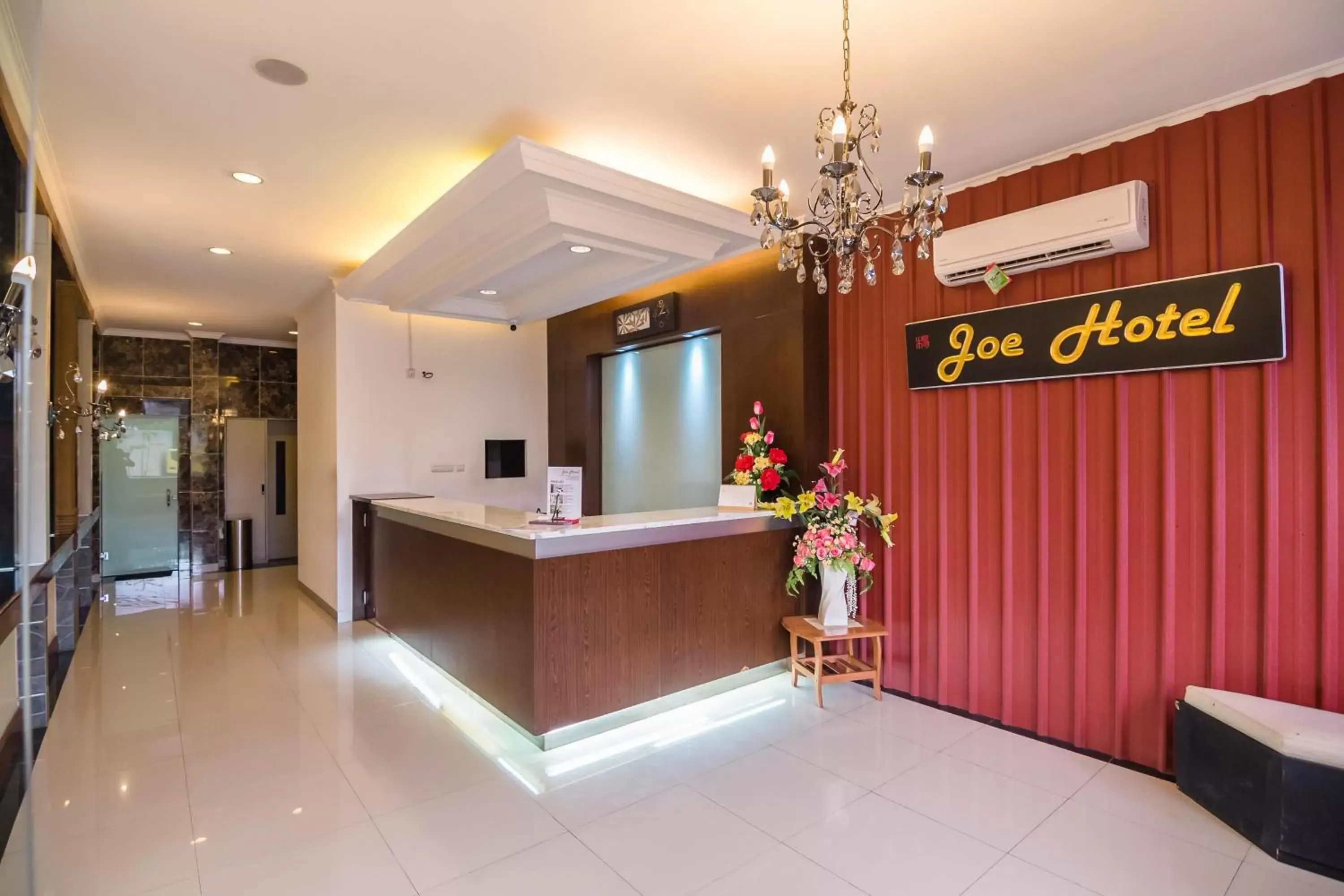 Lobby or reception, Lobby/Reception in RedDoorz Plus near Soekarno Hatta Airport 2