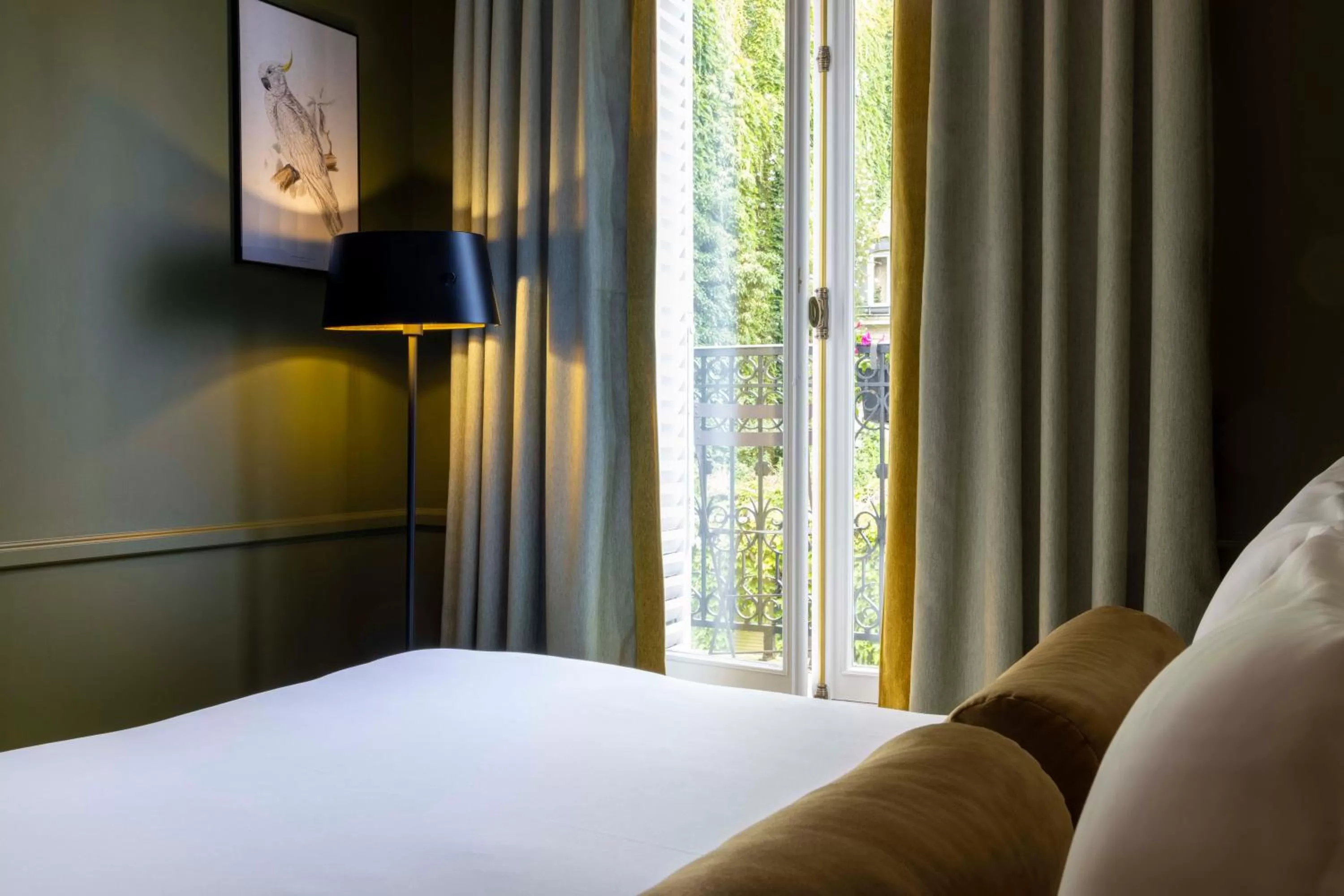 Bedroom, Bed in Les Jardins Du Luxembourg