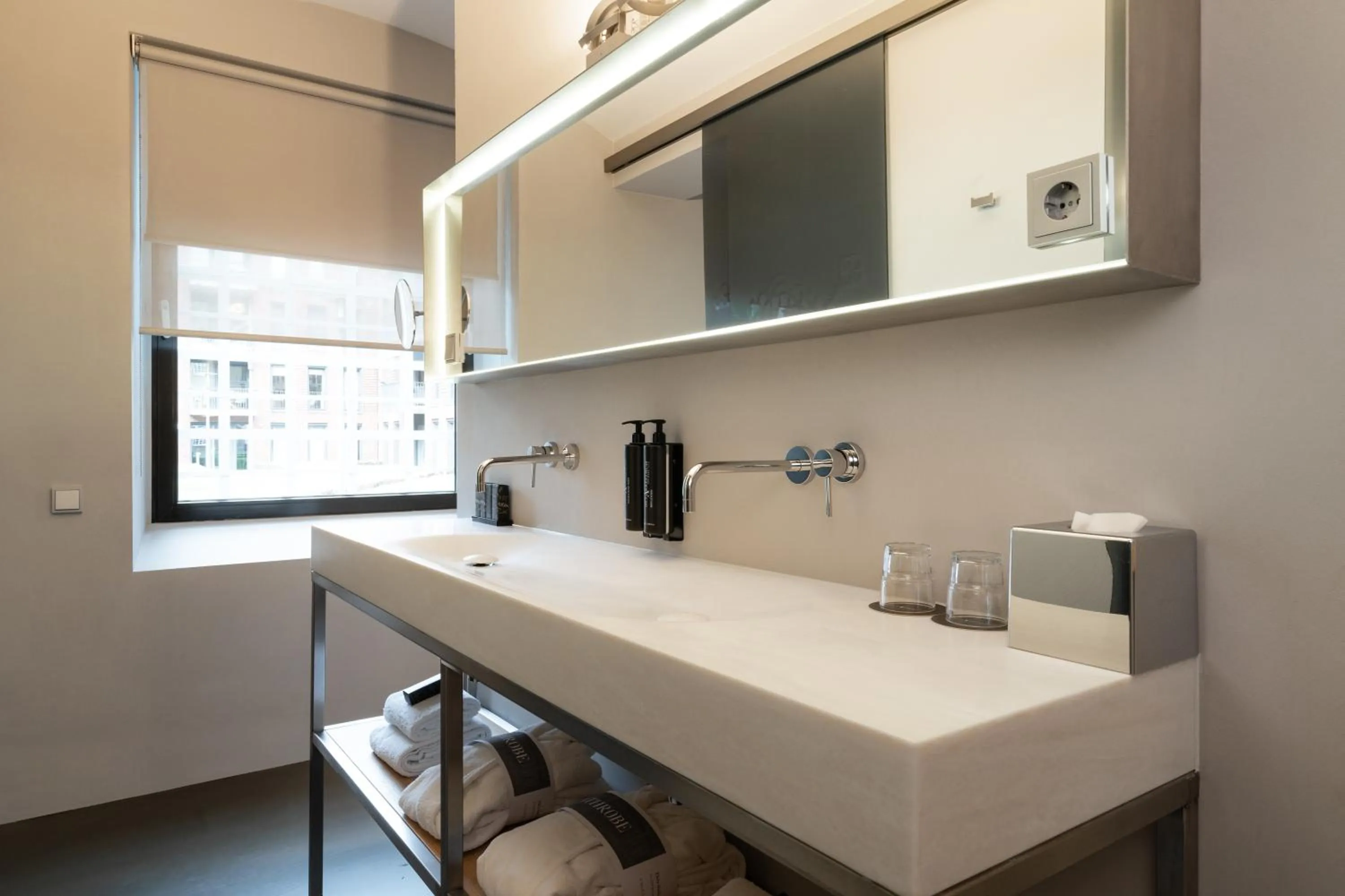 Bathroom in Het Arresthuis