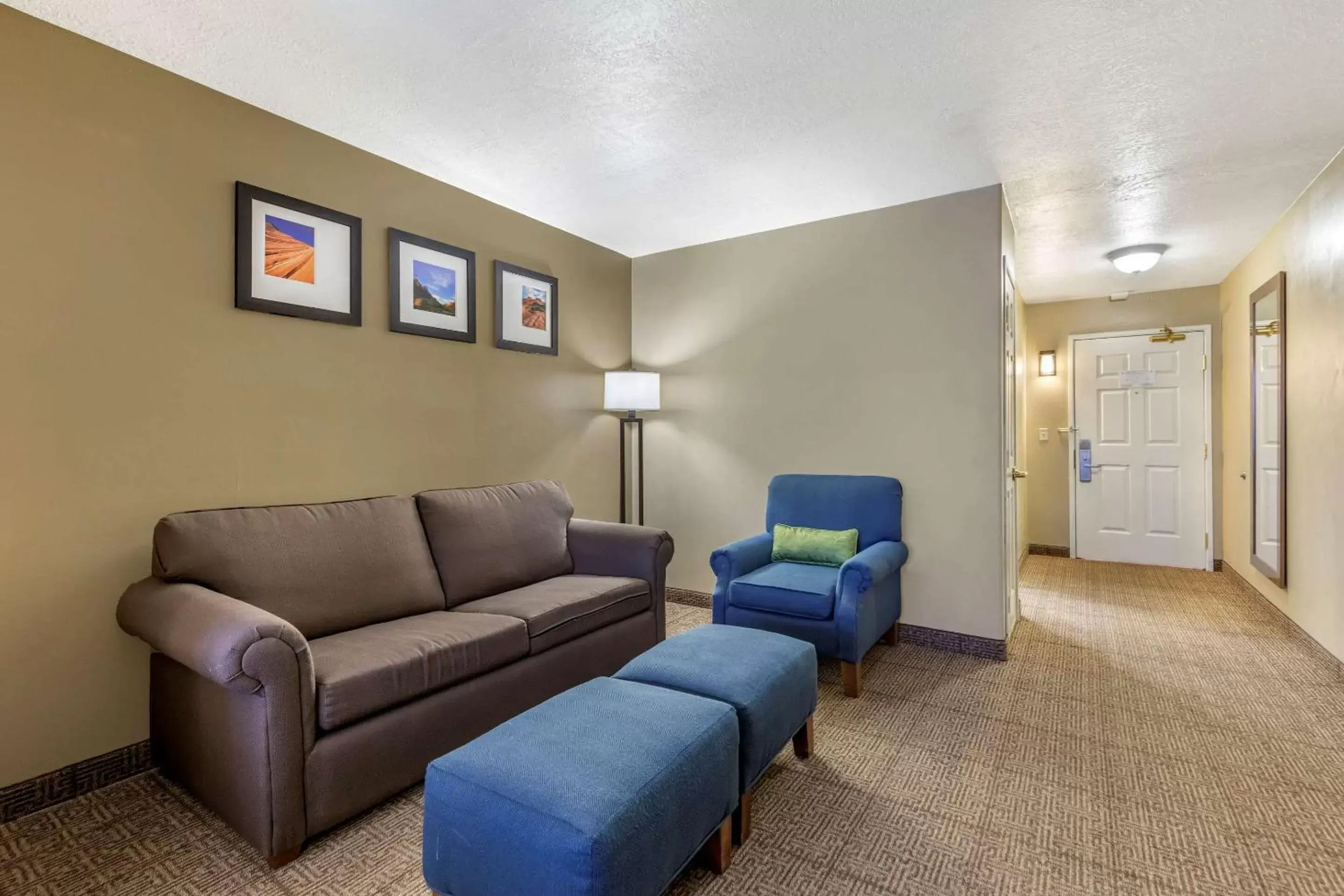 Photo of the whole room, Seating Area in Comfort Inn Saint George North