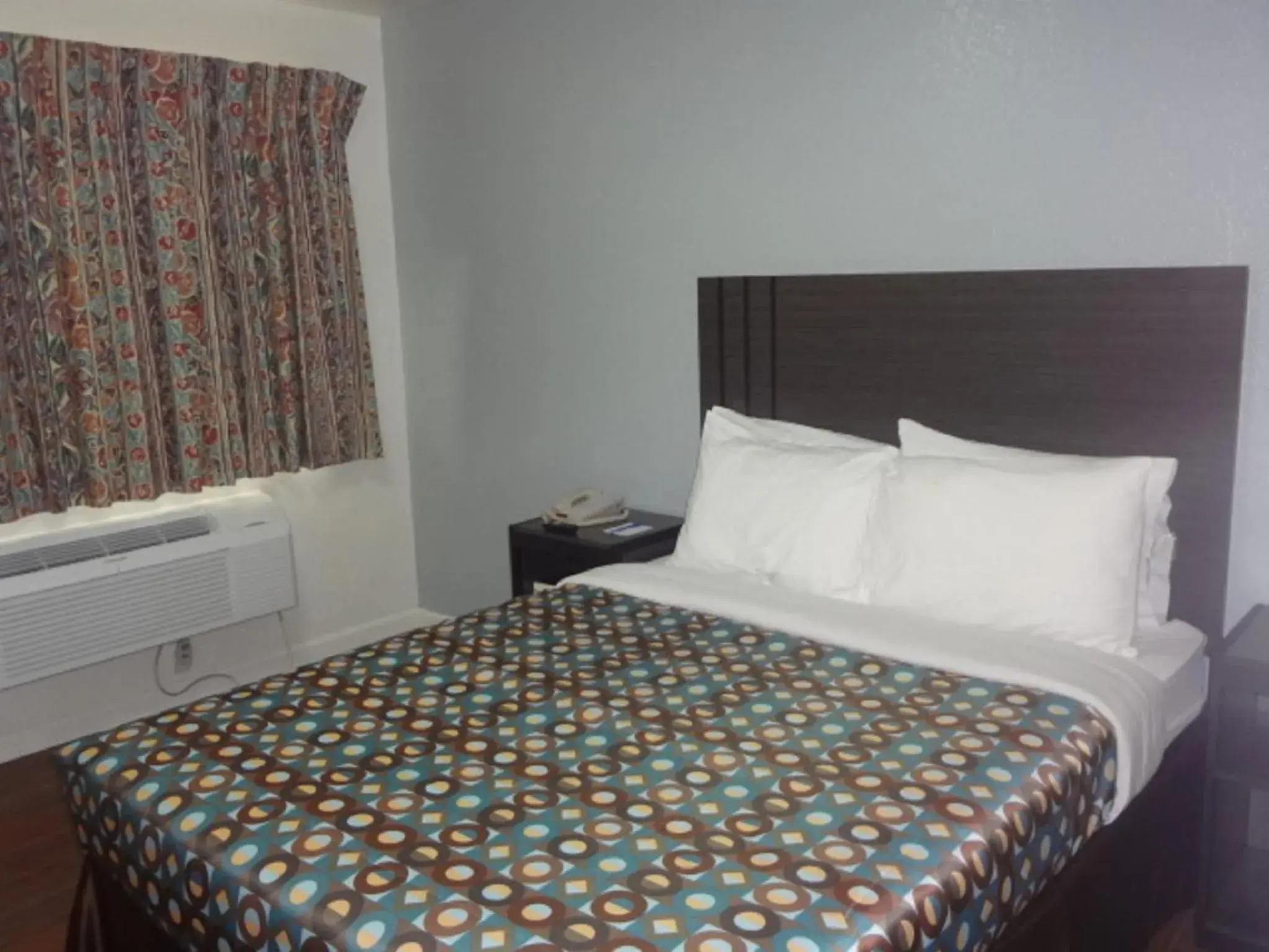 Bed in Americas Best Value Inn Stillwater