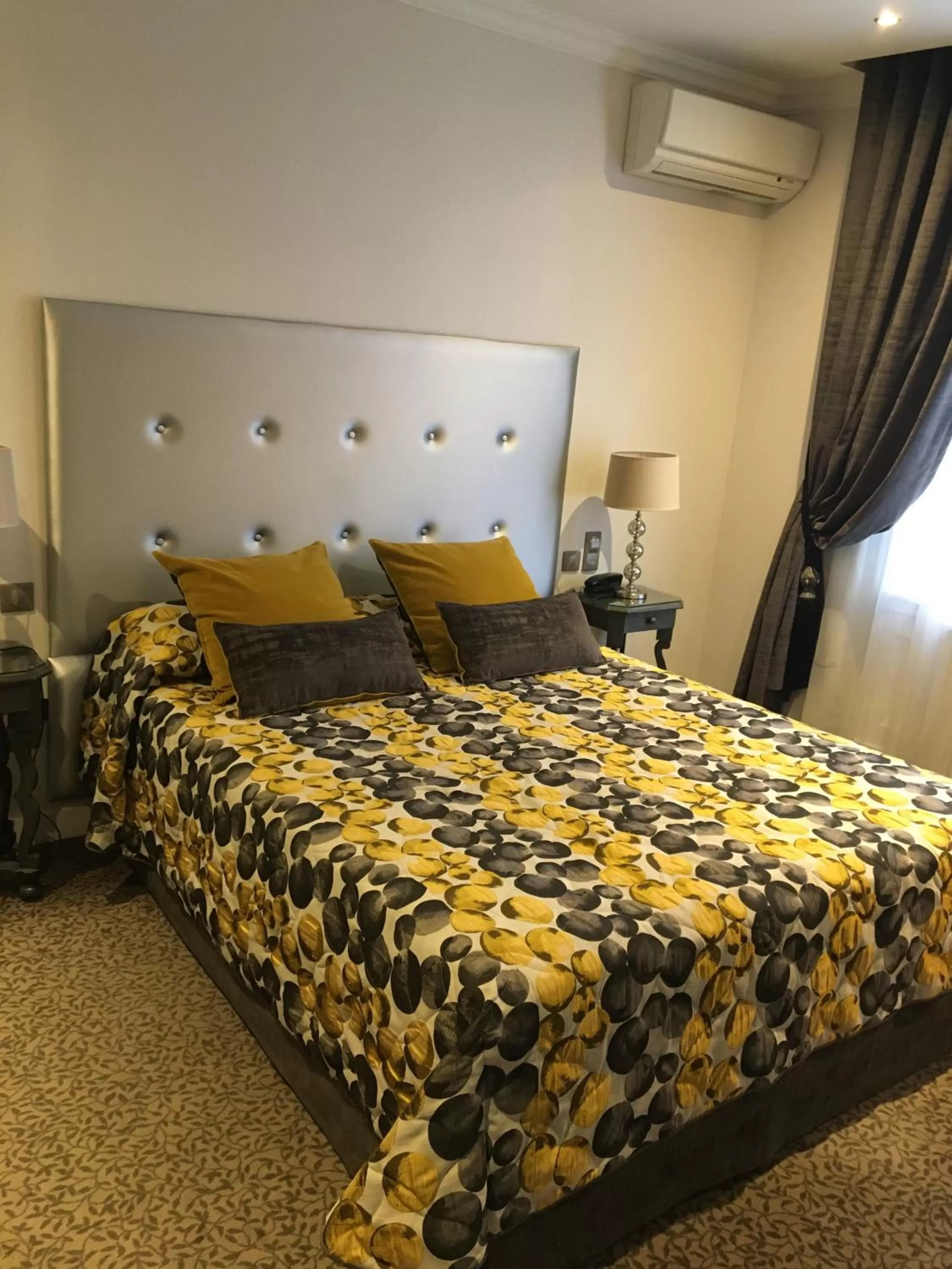 Bedroom, Bed in Grand Hotel des Terreaux