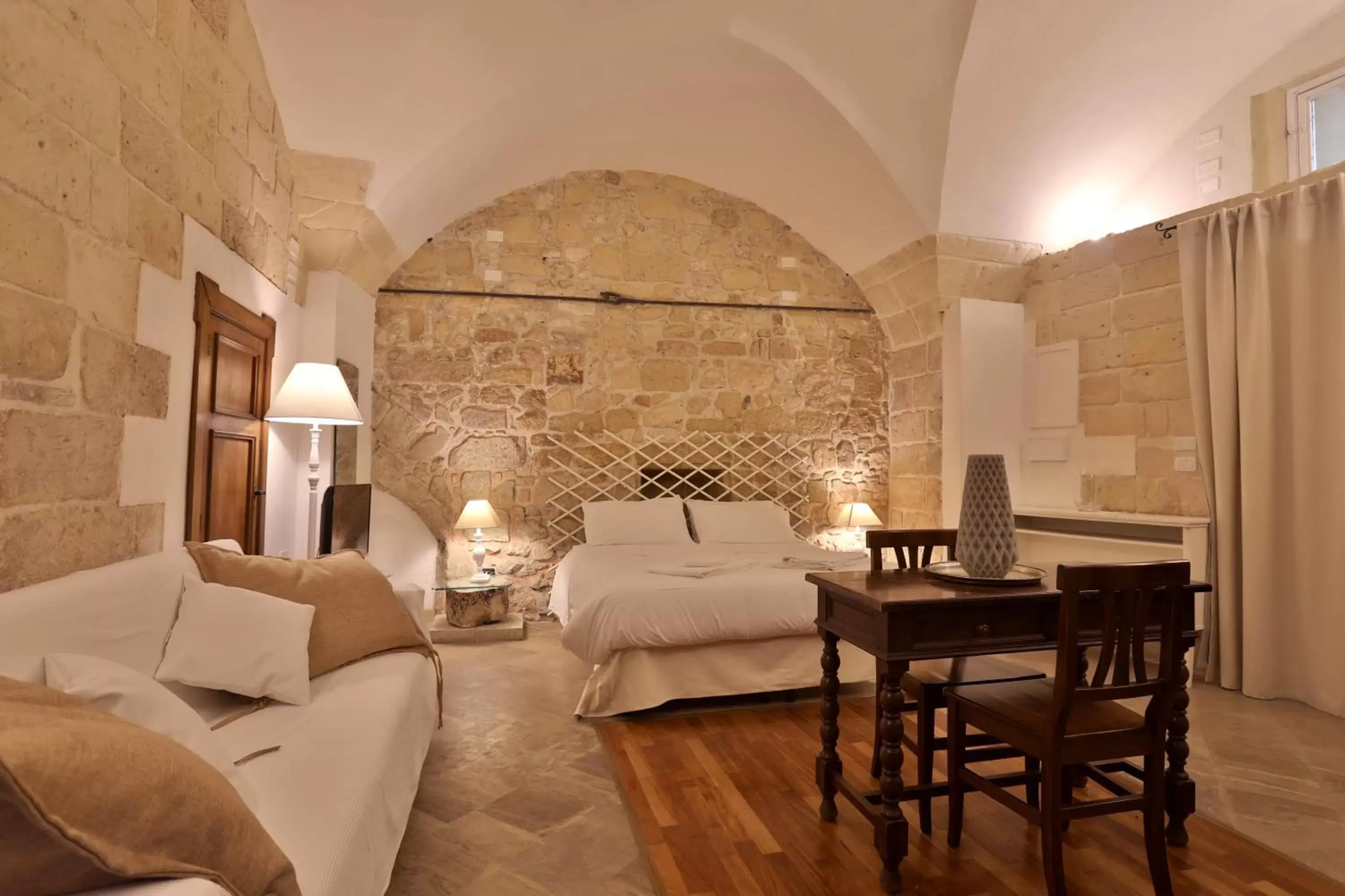 Dining area in Chiesa Greca - SIT Rooms & Apartments
