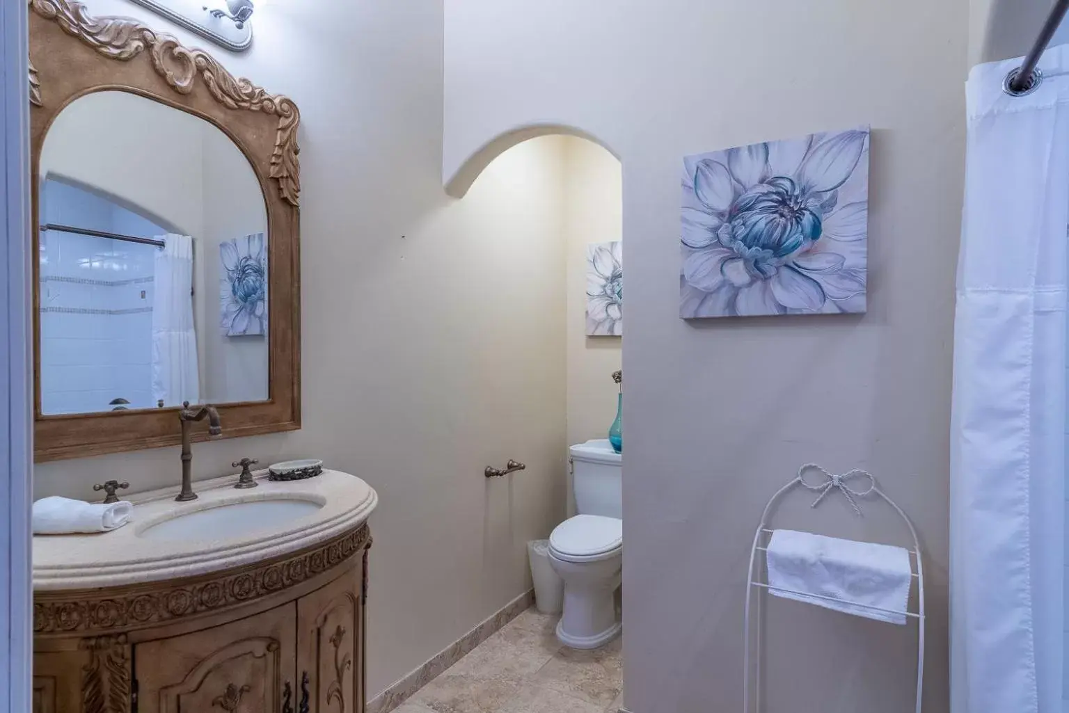 Bedroom, Bathroom in Chateau Coralini