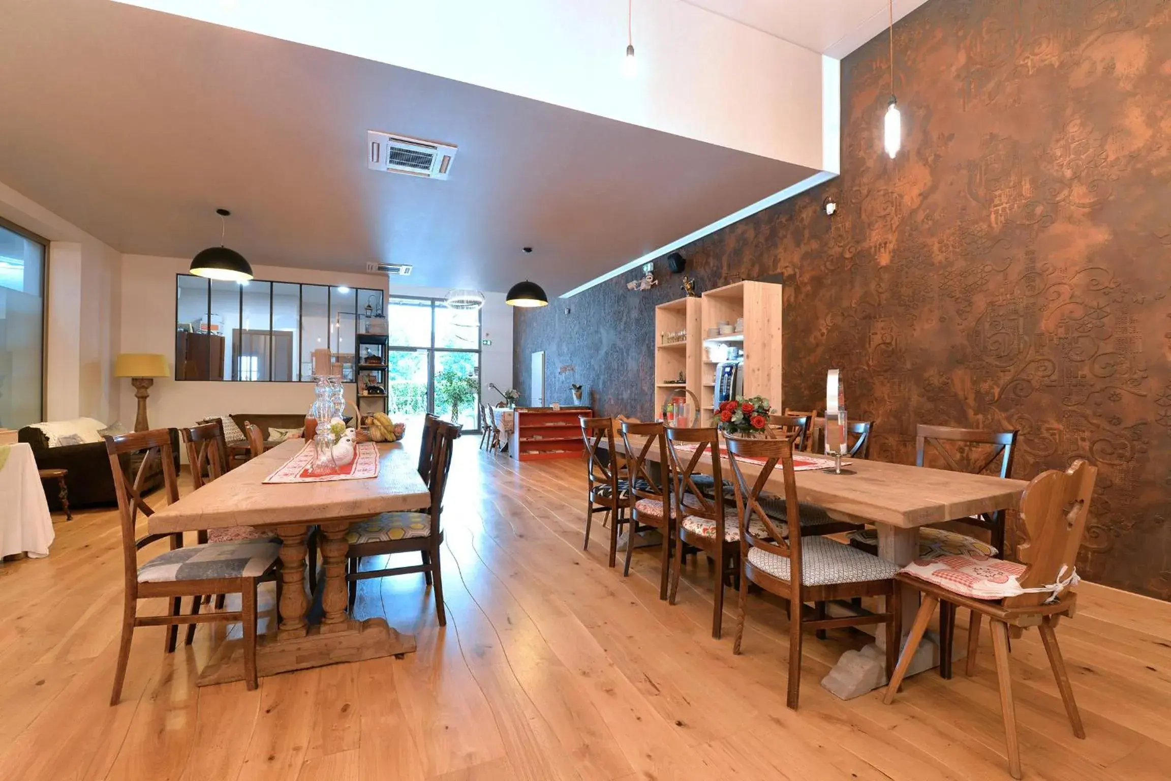 Dining area, Restaurant/Places to Eat in L'éclos des vignes - Appartements haut de gamme avec Spa