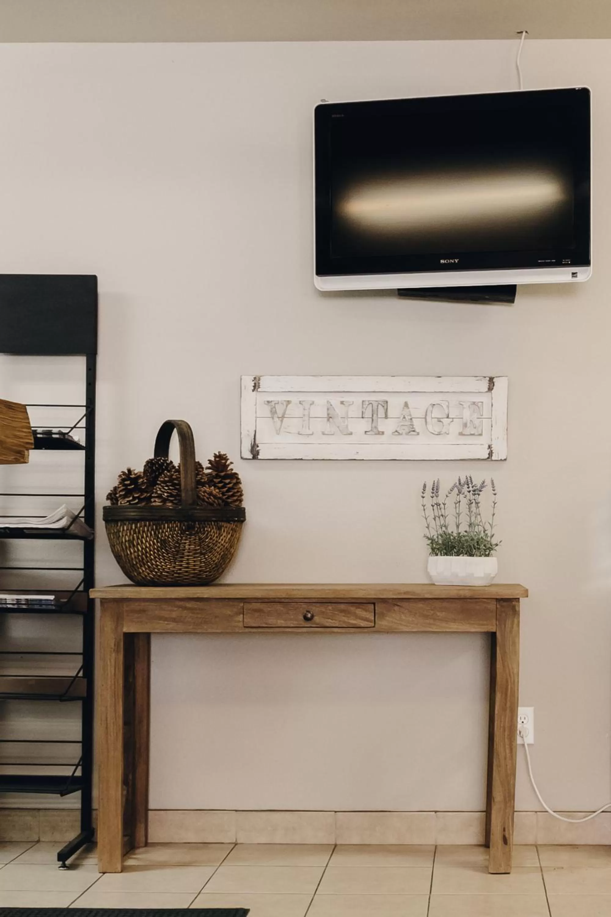 Vintage Lakeside Inn