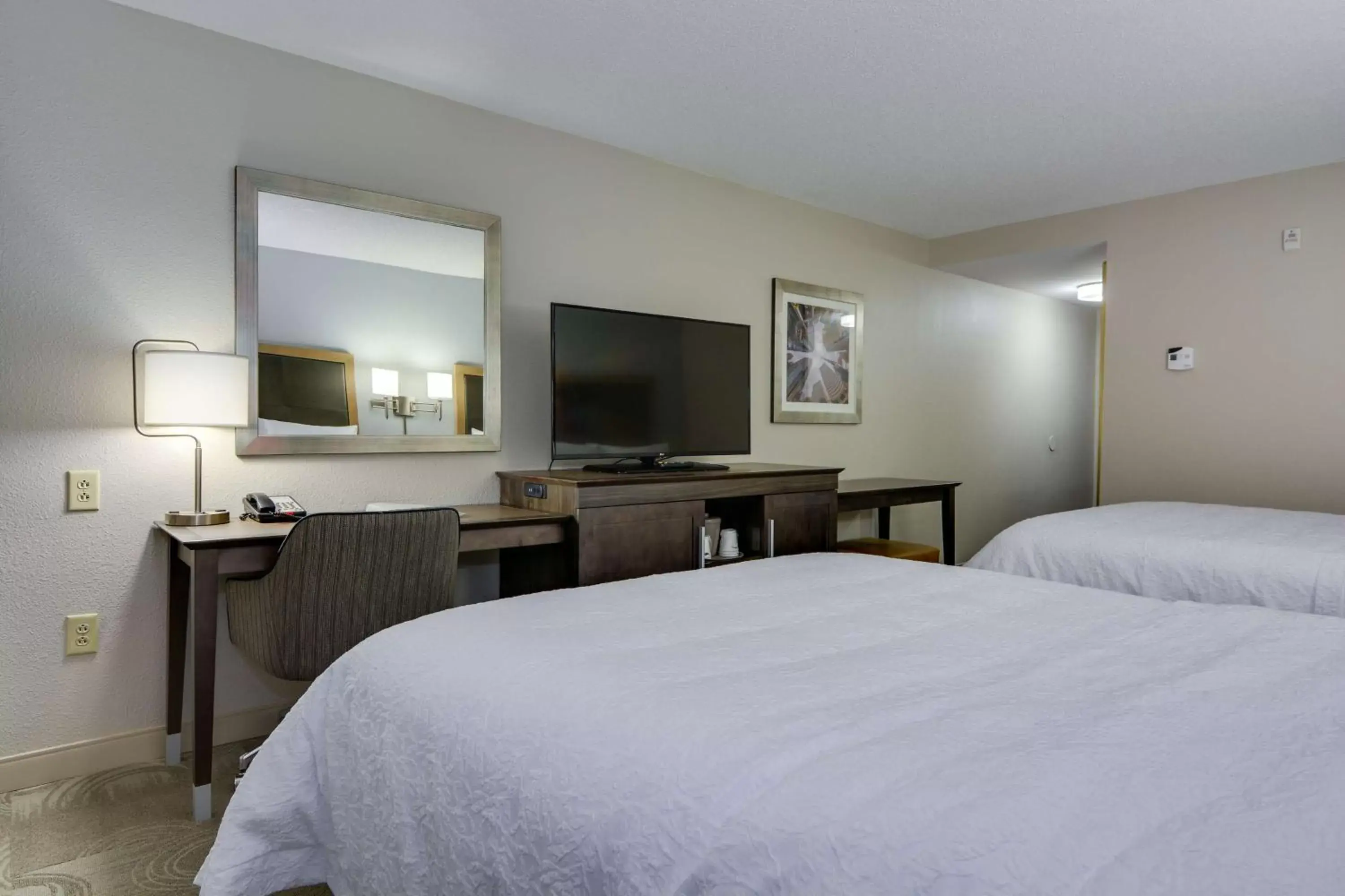 Bedroom, Bed in Hampton Inn Atlanta-Fairburn