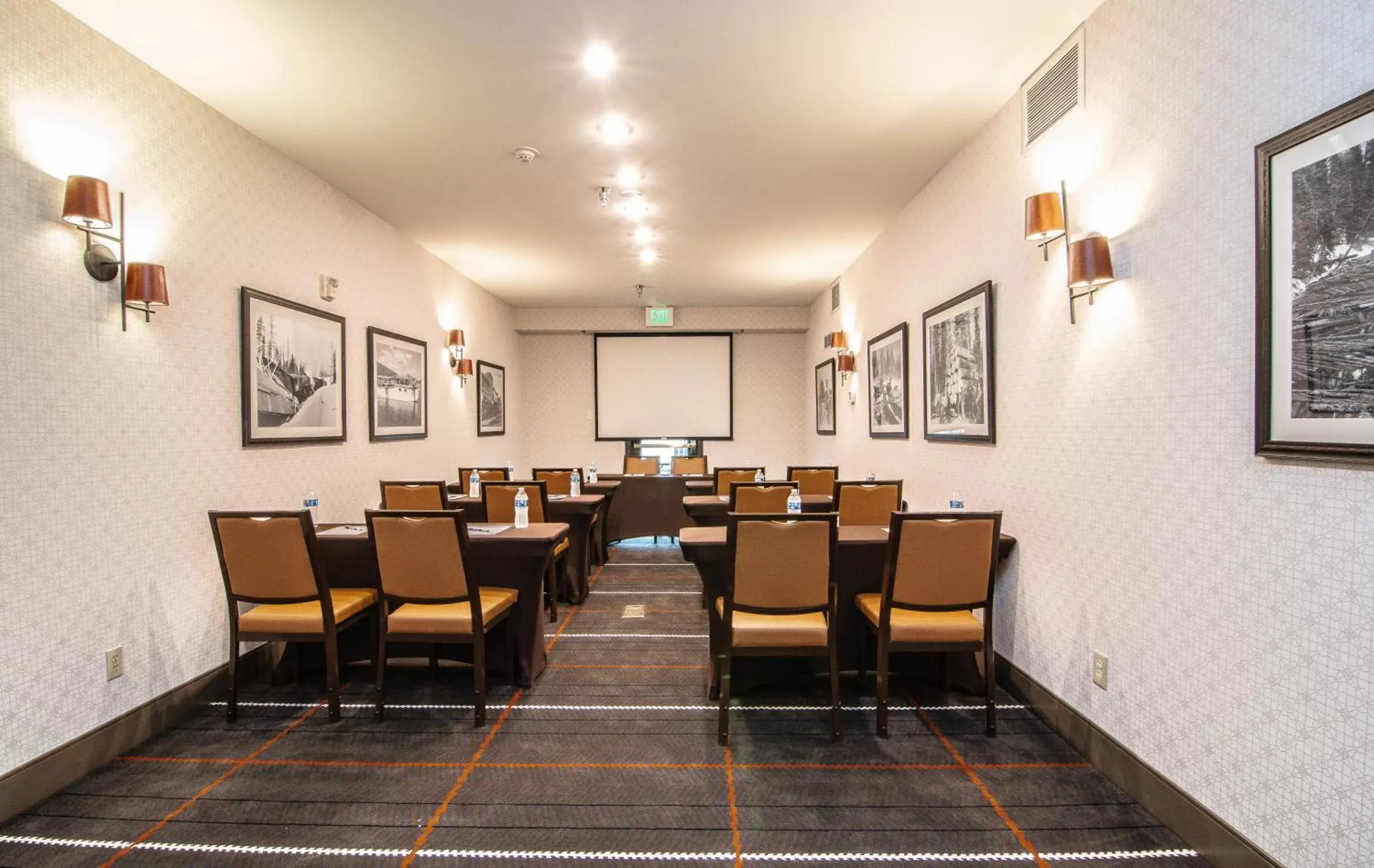 Meeting/conference room in Holiday Inn Express Hotel & Suites Kalispell, an IHG Hotel