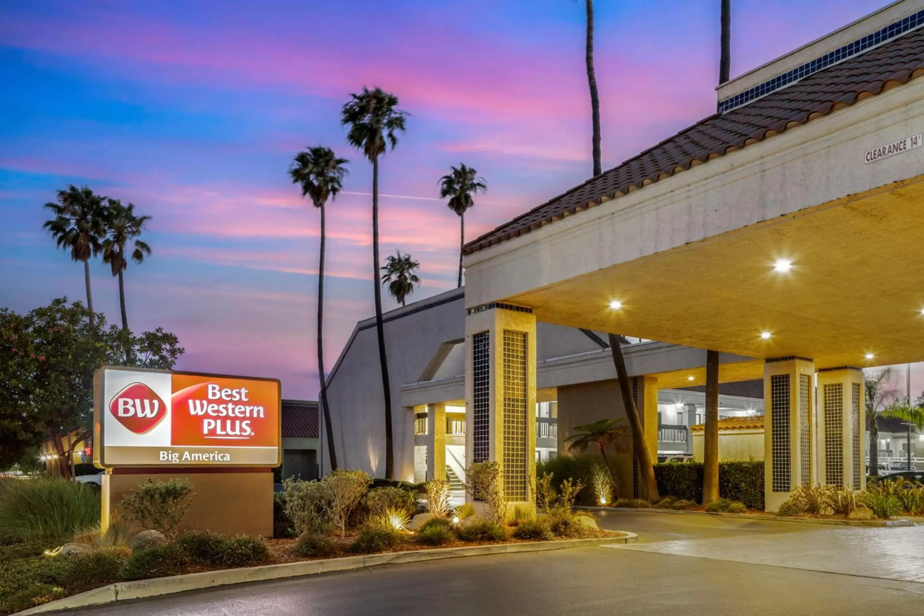 Property Building in Best Western Plus Big America