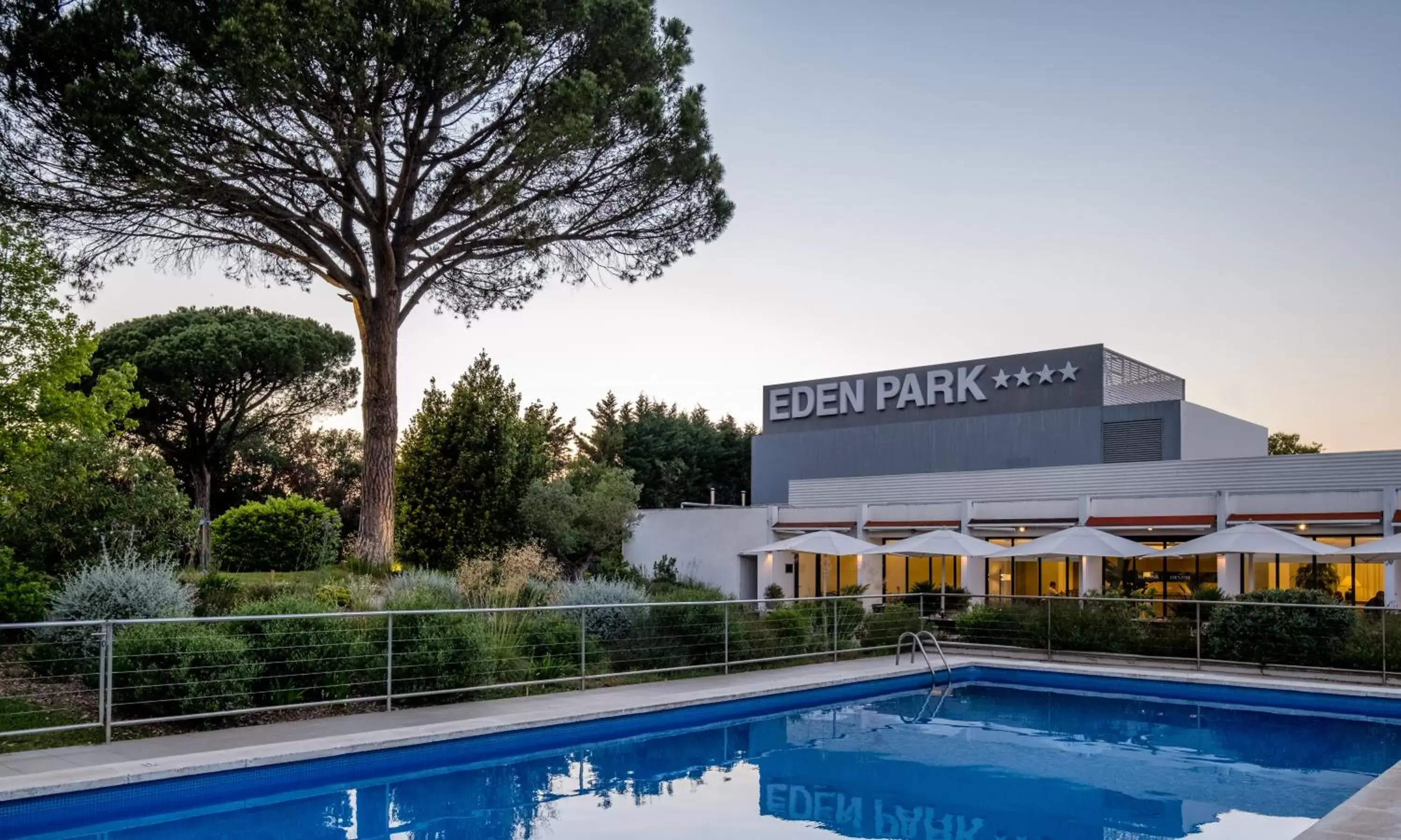 Property building, Swimming Pool in Hotel Eden Park by Brava Hoteles