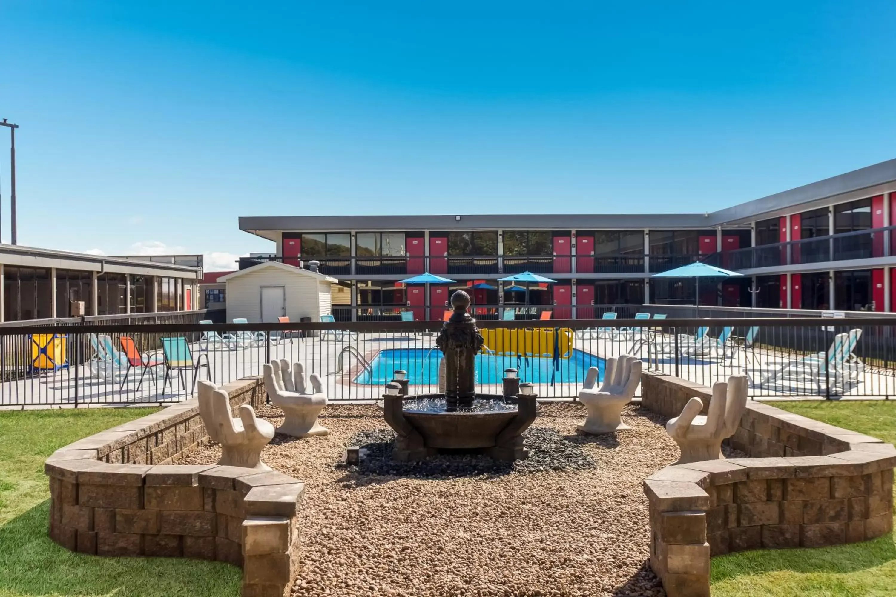 Swimming Pool in Econo Lodge