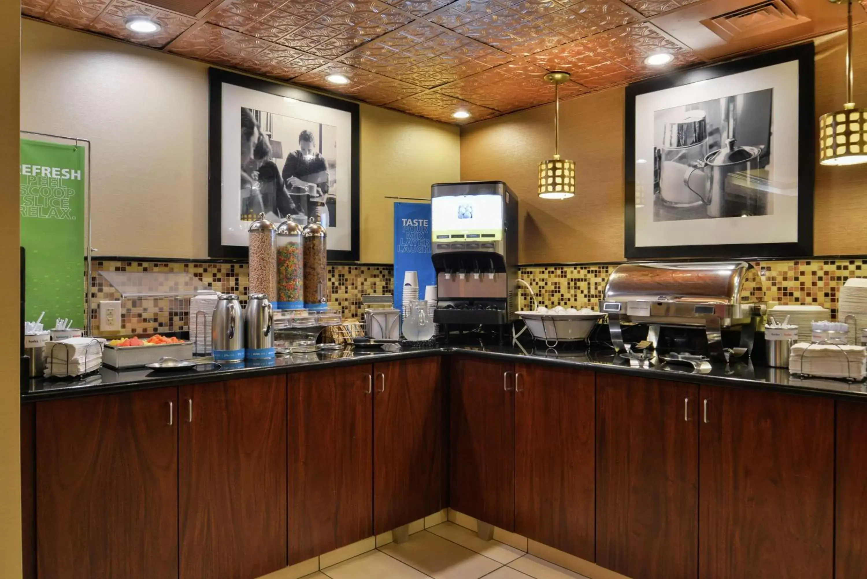 Dining area in Hampton Inn South Hill