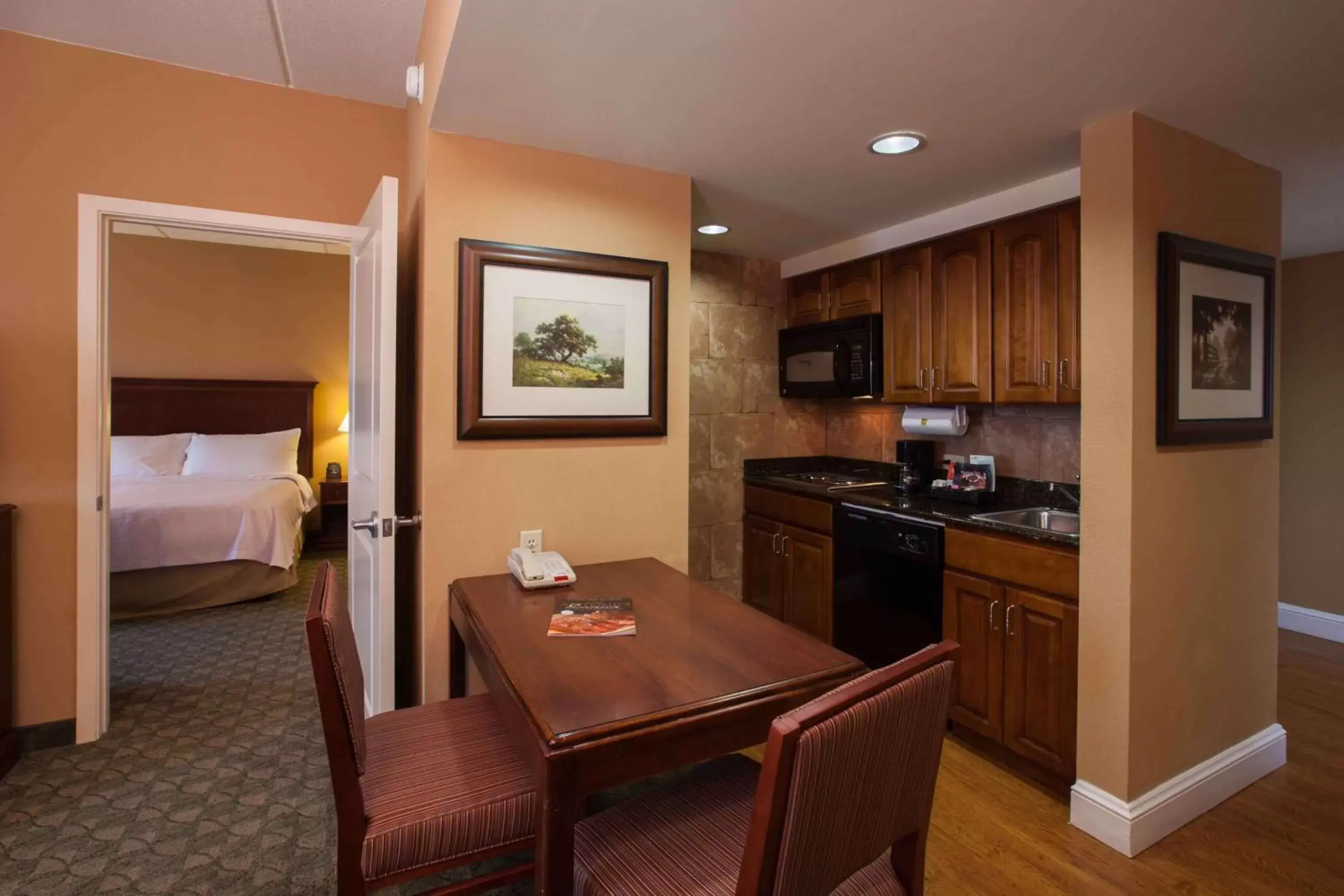 Living room, Kitchen/Kitchenette in Homewood Suites by Hilton San Antonio North
