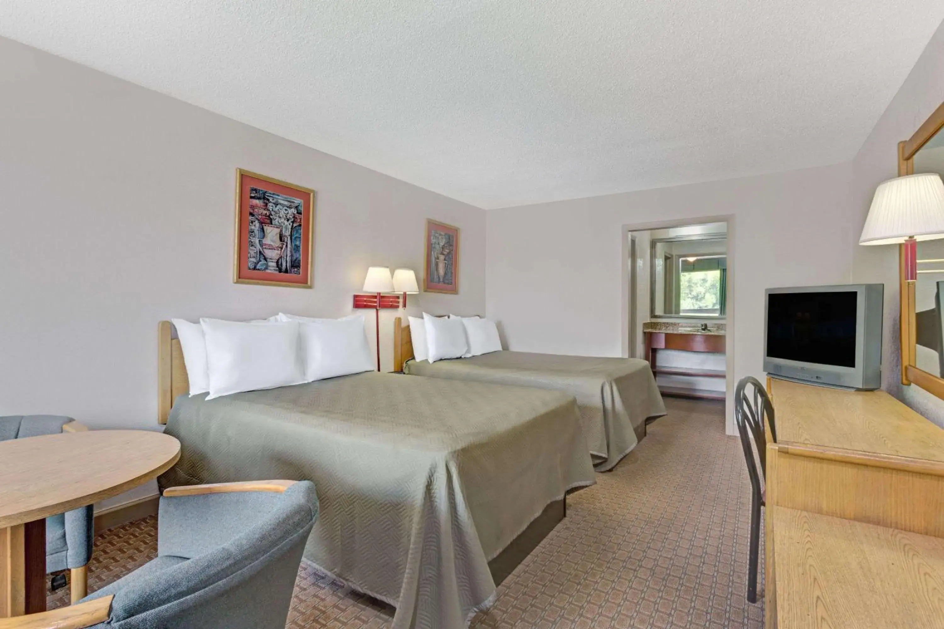 Photo of the whole room in Travelodge by Wyndham Williamsburg Colonial Area