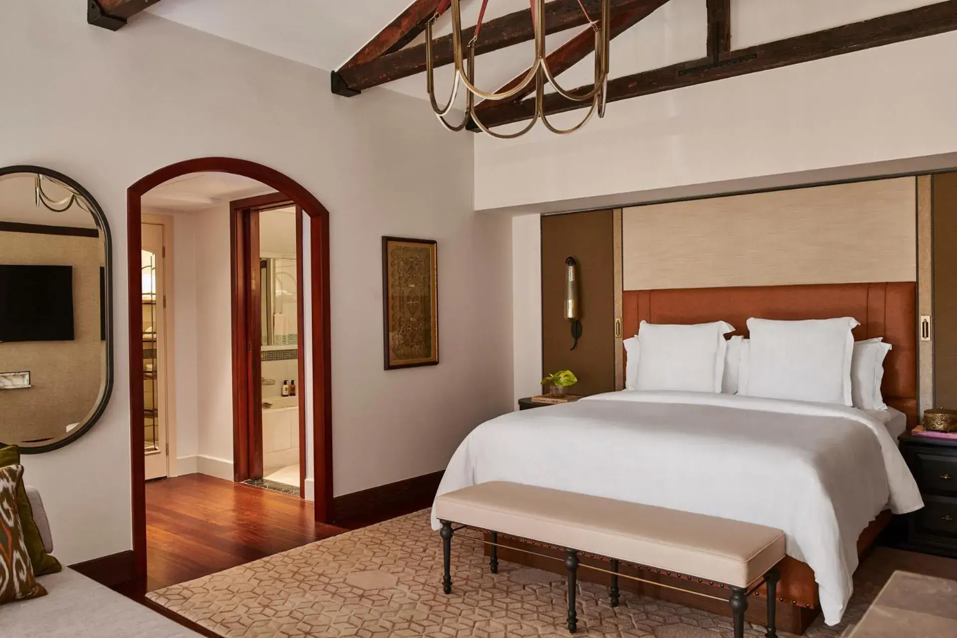 Bedroom, Bed in Four Seasons Hotel Istanbul at Sultanahmet