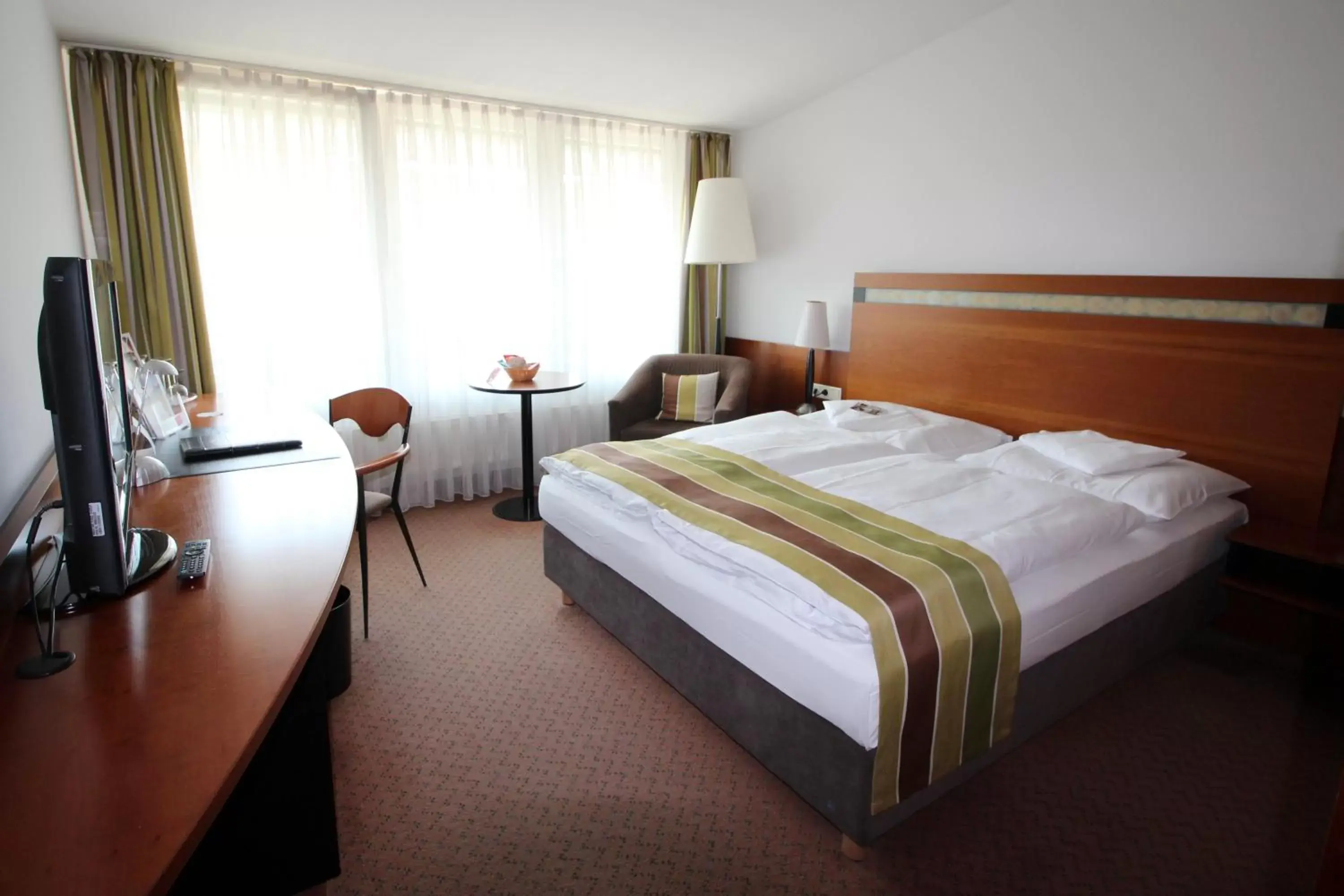 Photo of the whole room, Bed in Hansa Apart-Hotel Regensburg