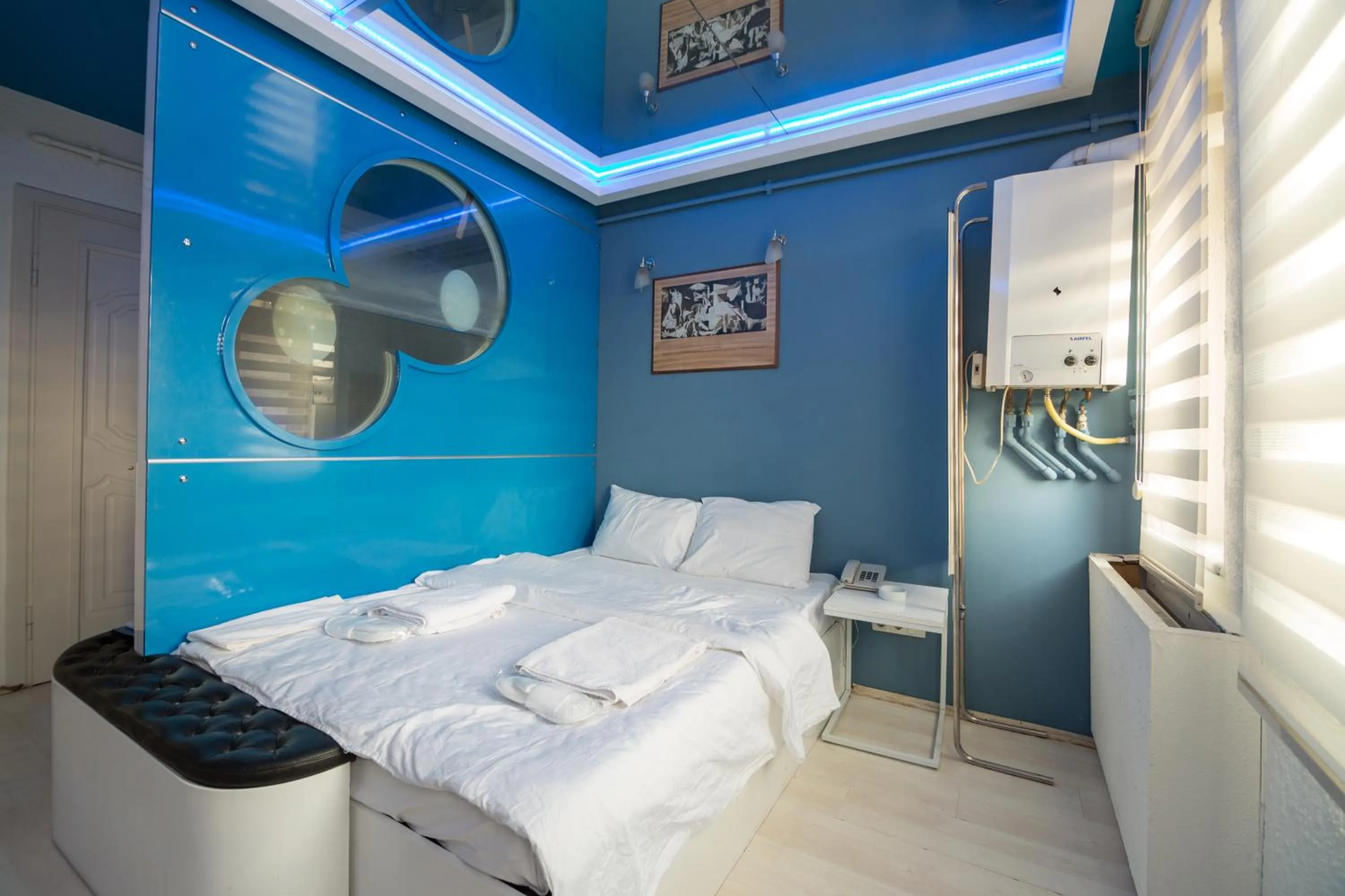 Photo of the whole room, Bed in Element Suites