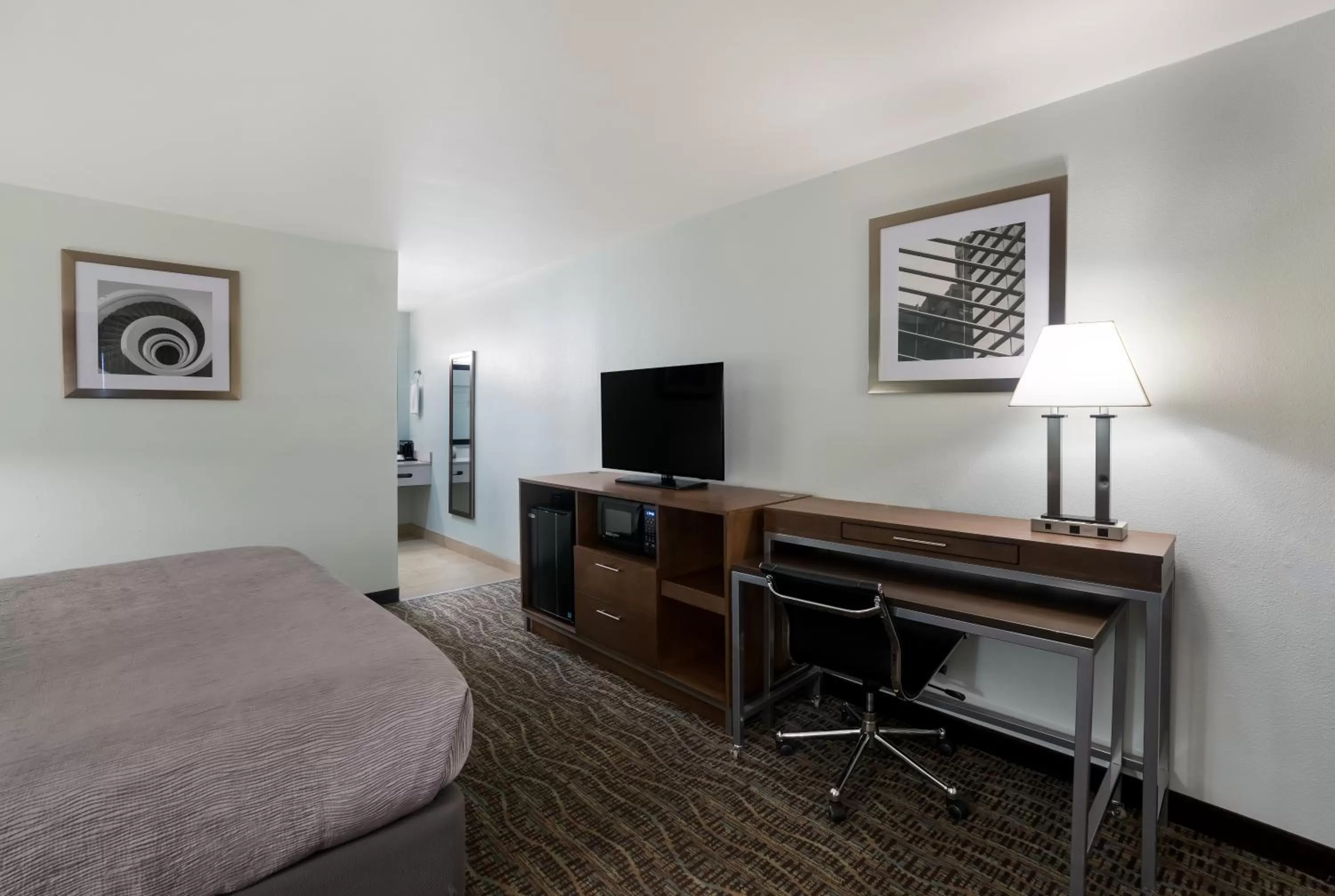 Bed in Quality Inn Fairfield Napa Valley Area