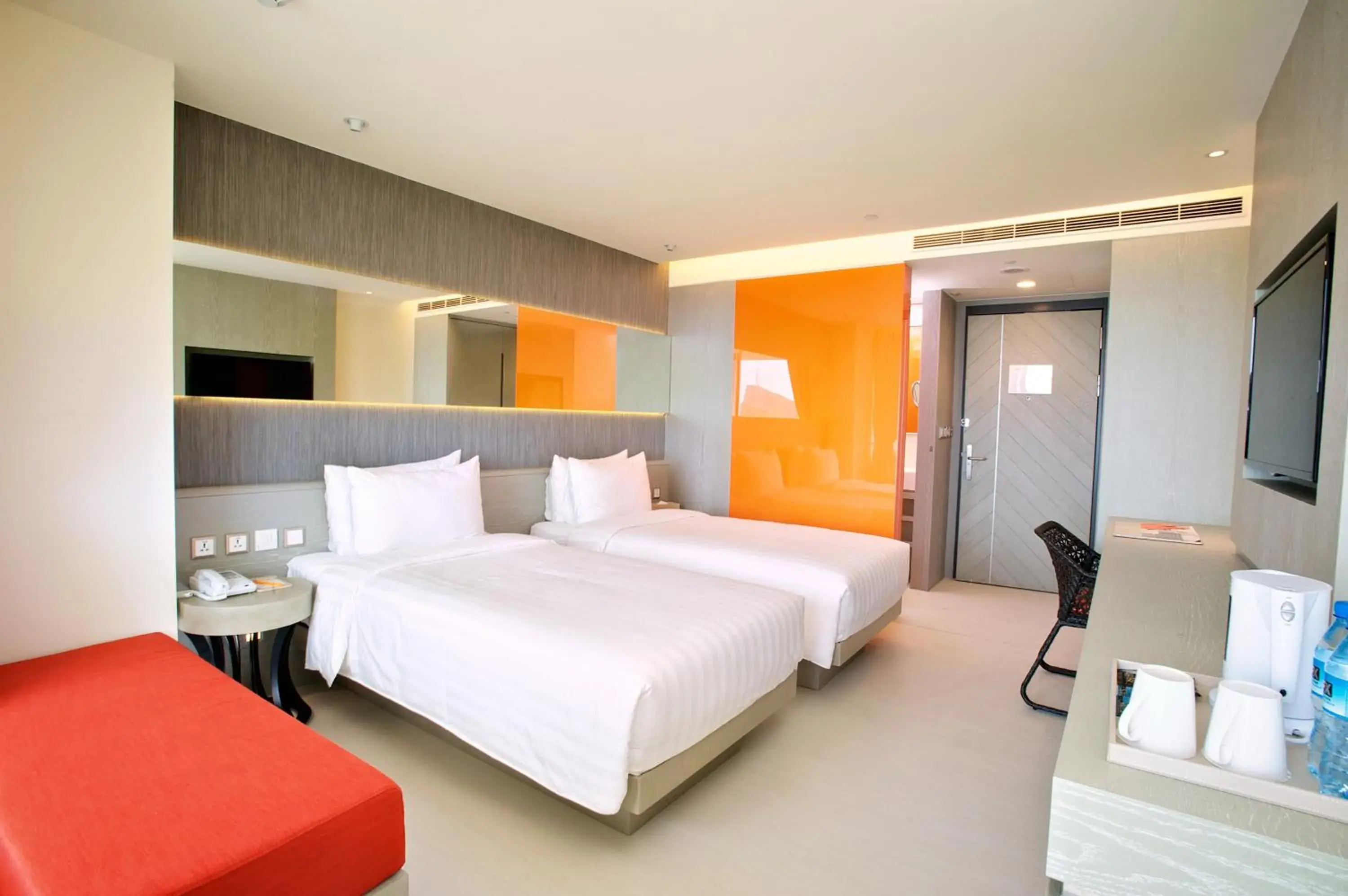 Photo of the whole room, Bed in Inhouse Hotel Yehliu