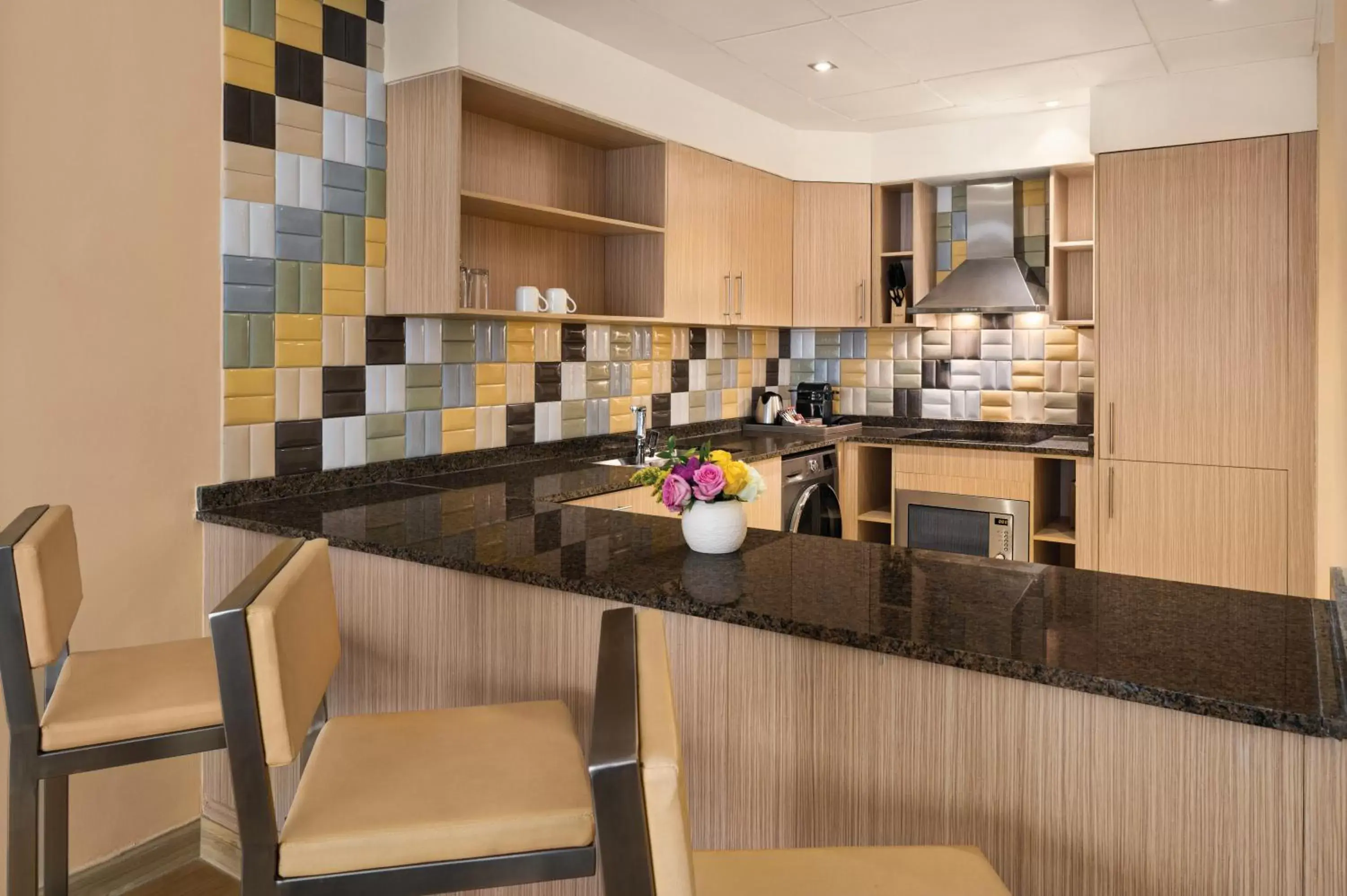 Kitchen or kitchenette, Kitchen/Kitchenette in Wyndham Doha West Bay