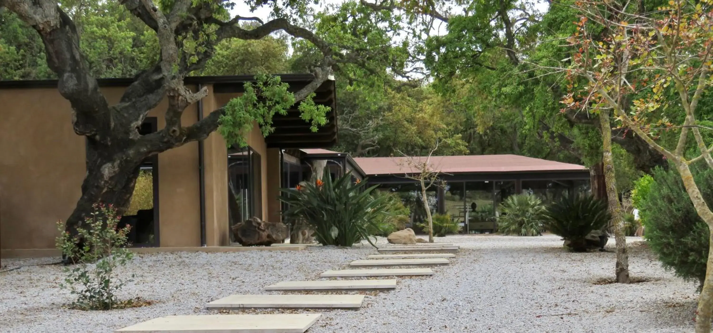 Facade/entrance, Property Building in Vallegrande Nature Resort by Geocharme