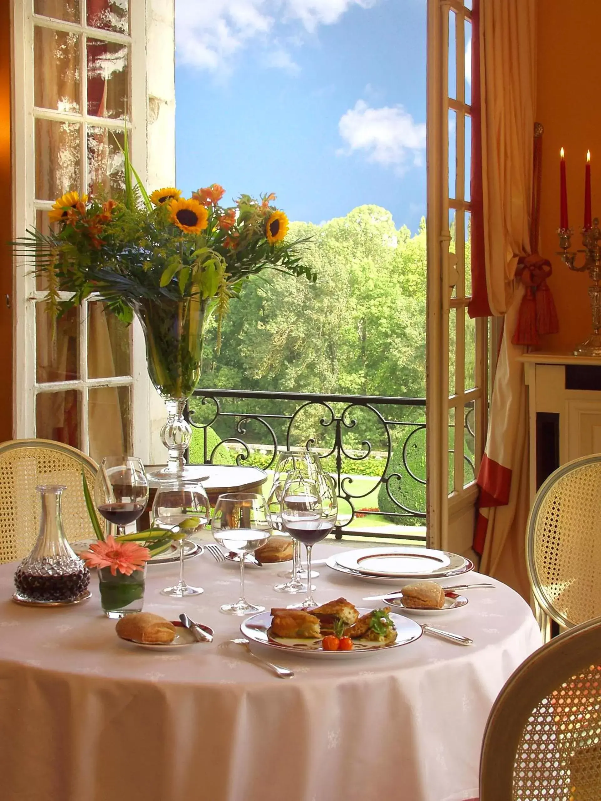 Restaurant/Places to Eat in Chateau de Beaulieu et Magnolia Spa, The Originals Relais (Relais du Silence)