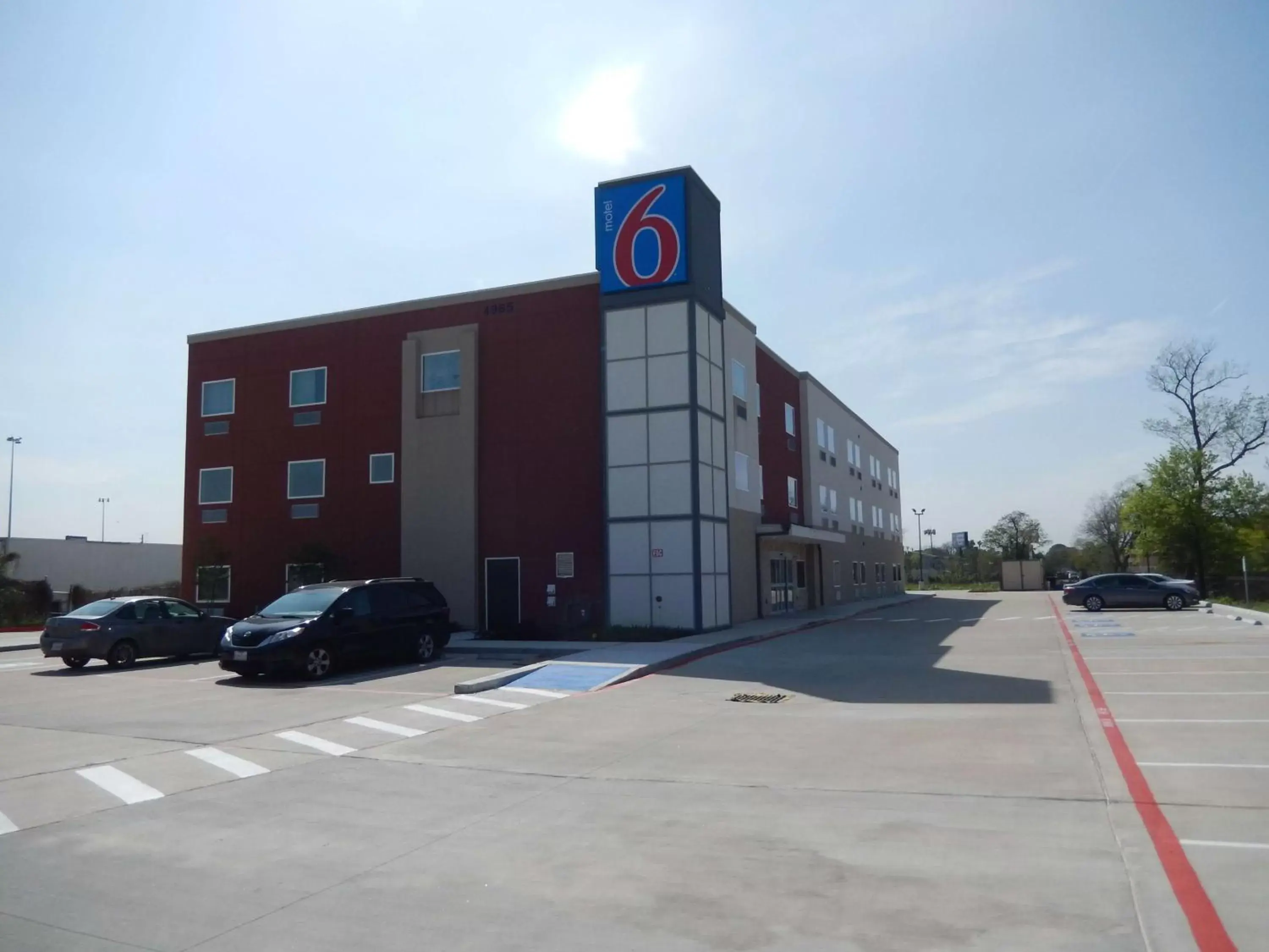 Property Building in Motel 6-Houston, TX - Downtown North