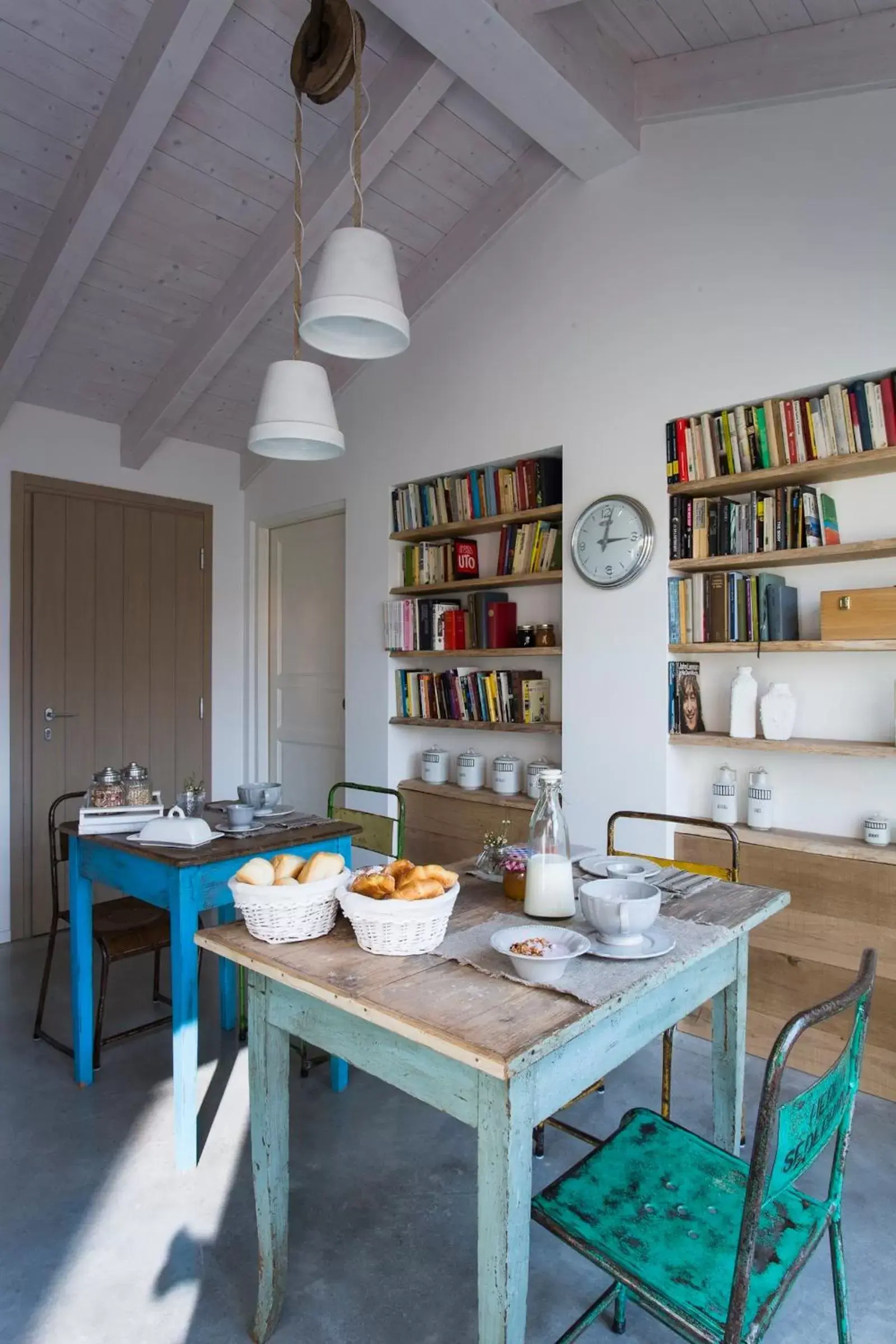 Area and facilities, Library in A Casa Di Ita