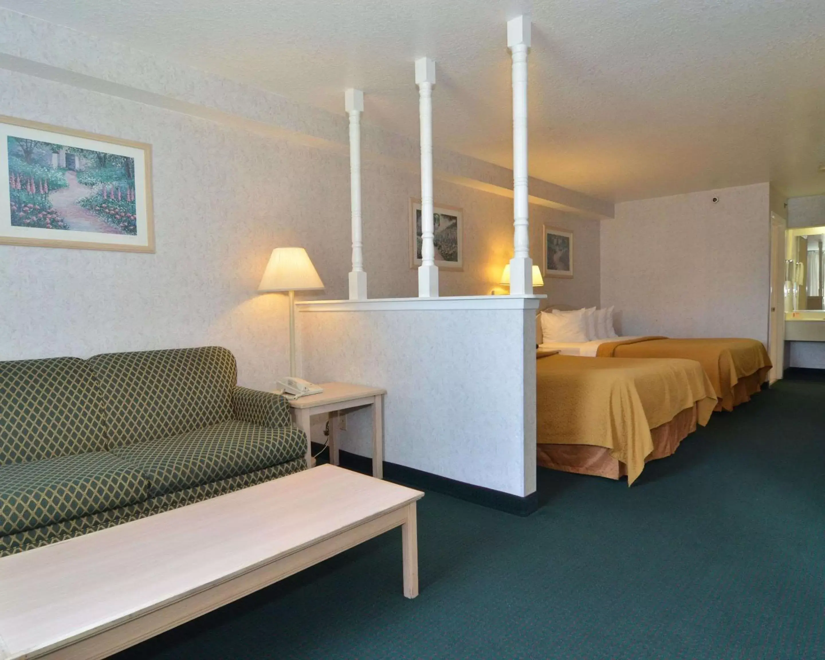 Bedroom, Seating Area in Econo Lodge Downtown South