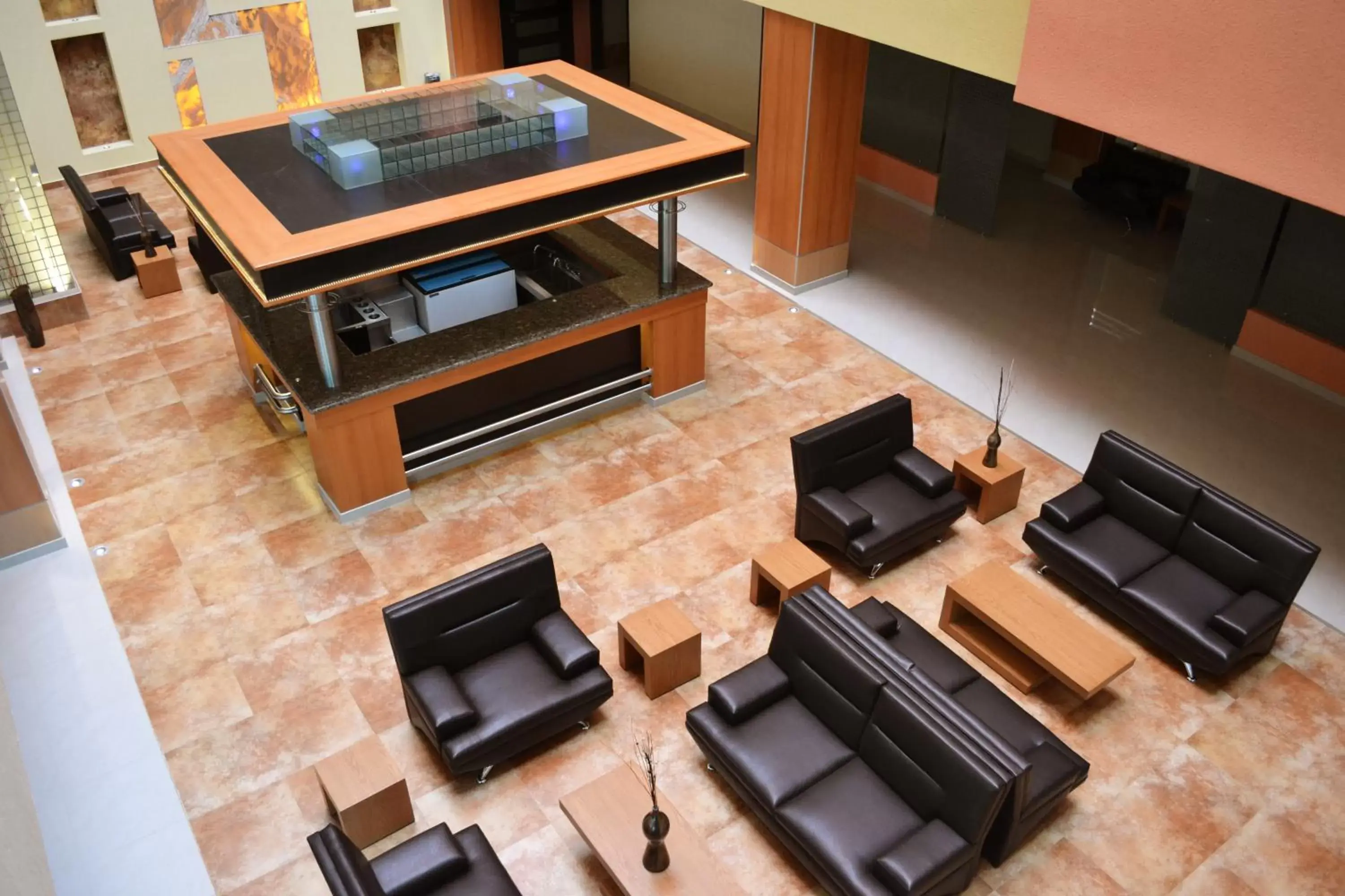 Communal lounge/ TV room, TV/Entertainment Center in Hostalia Hotel Expo & Business Class