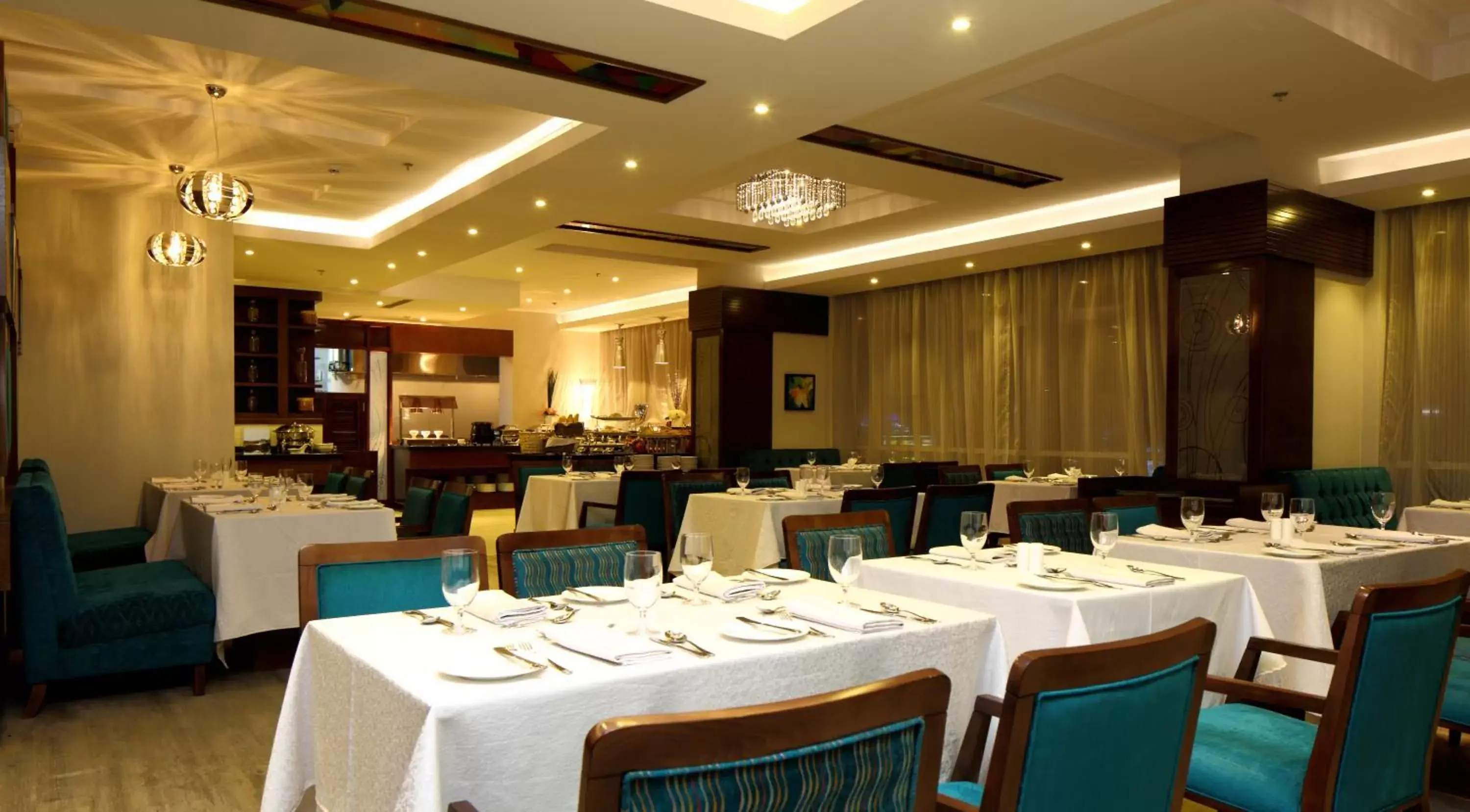 Lunch, Restaurant/Places to Eat in Swiss International Royal Hotel Riyadh