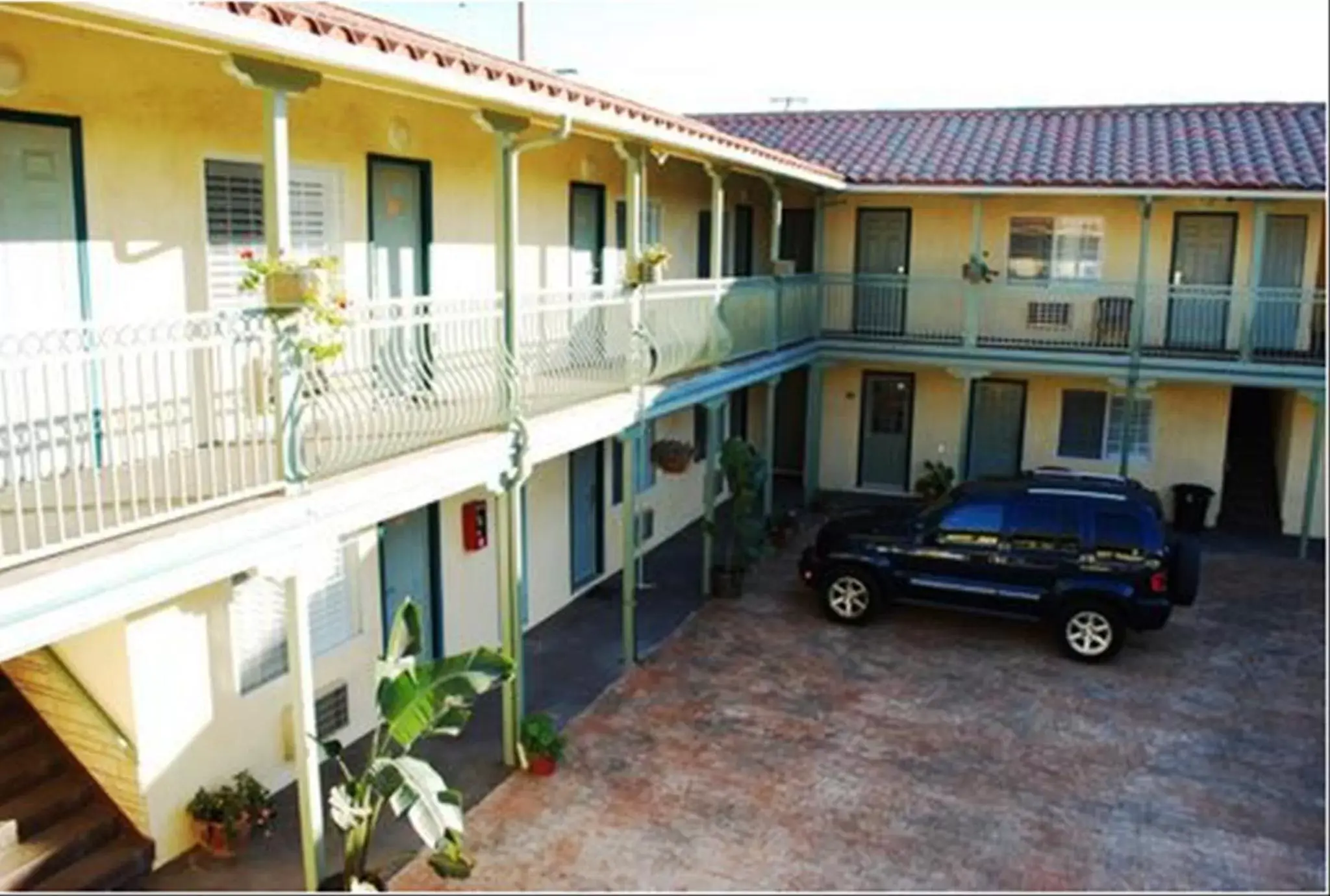 Property Building in Bella Capri Inn and Suites