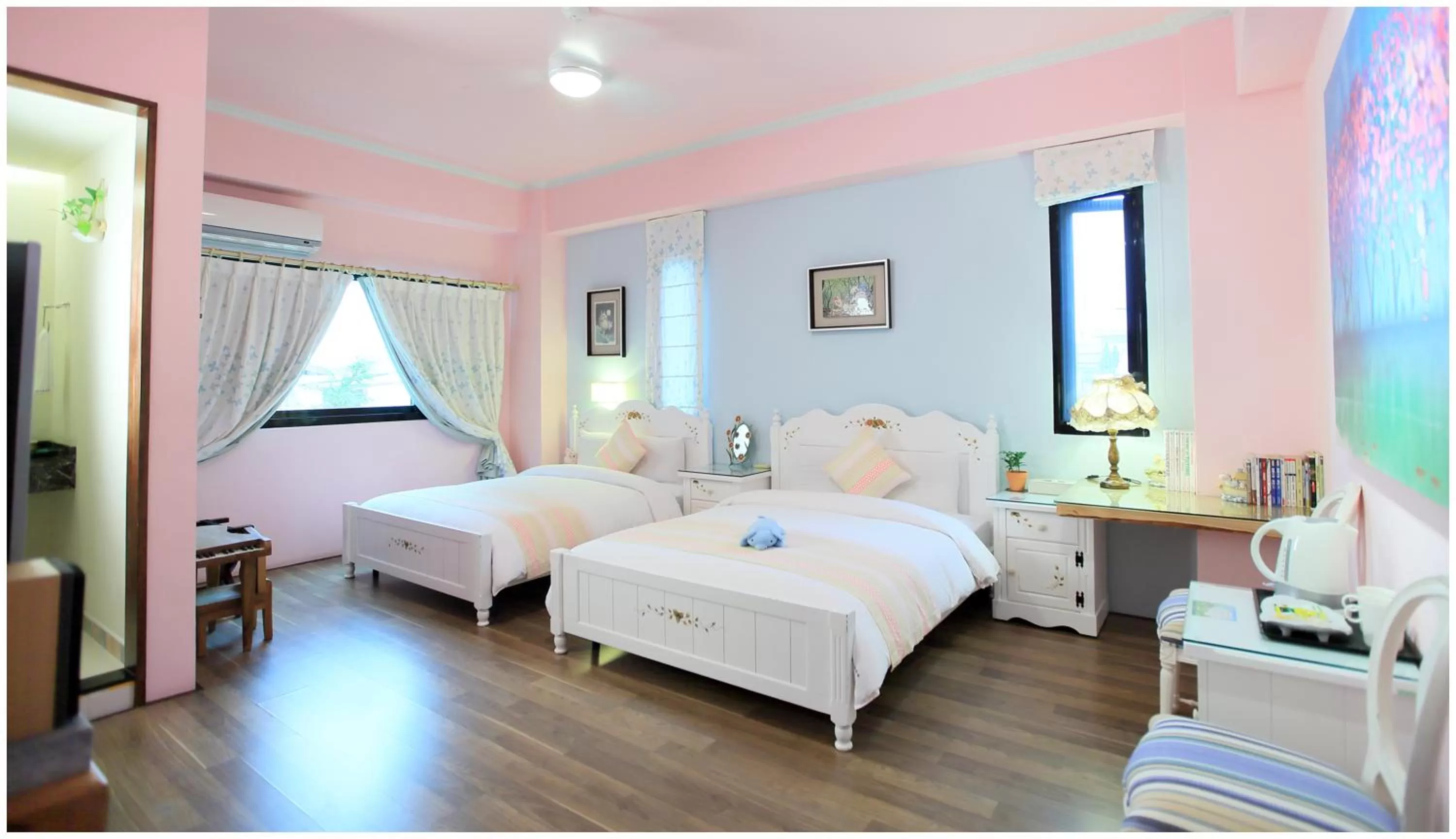 Photo of the whole room, Bed in Errantry Lodge & Studio