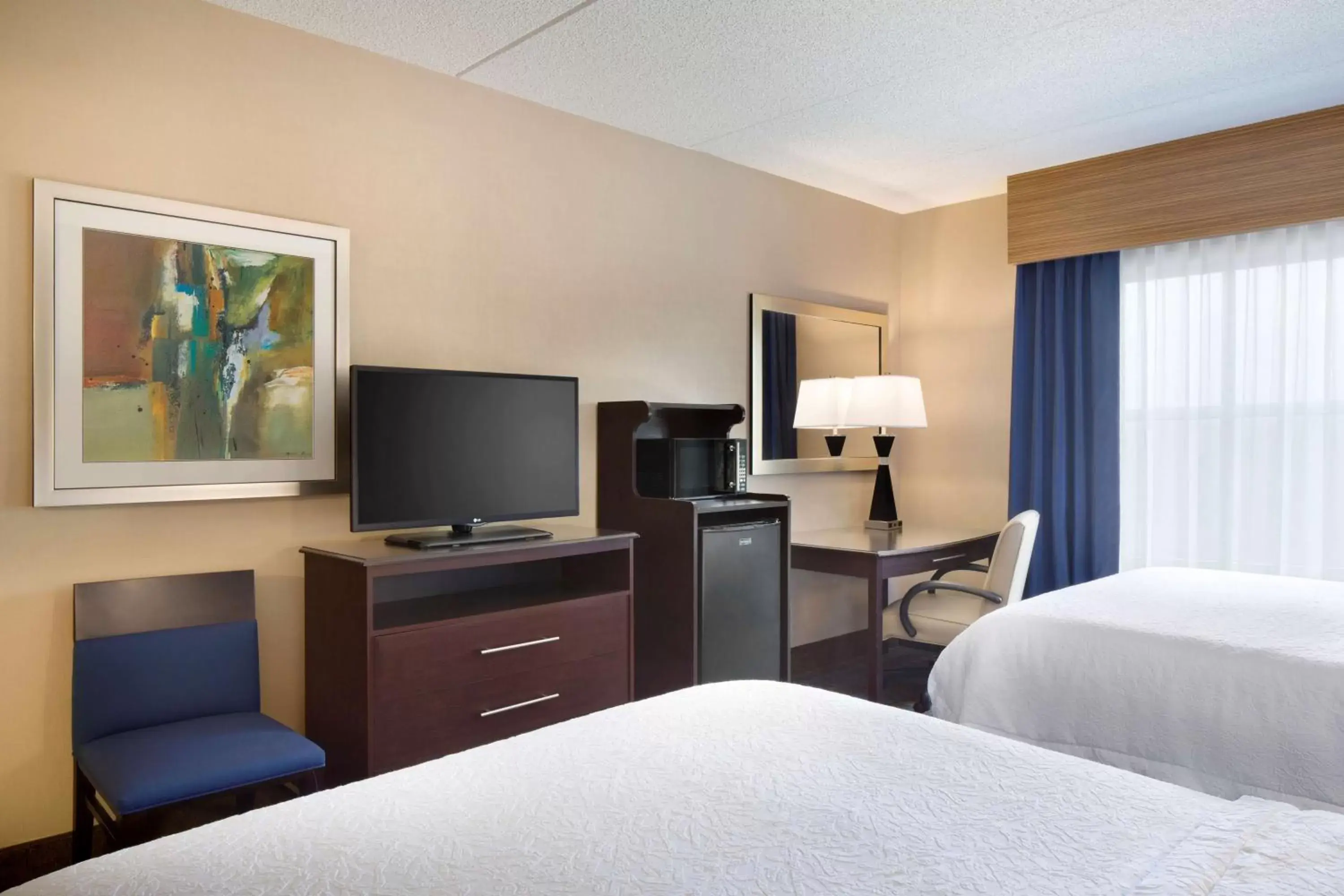 Bed, TV/Entertainment Center in Hampton Inn and Suites Camp Springs