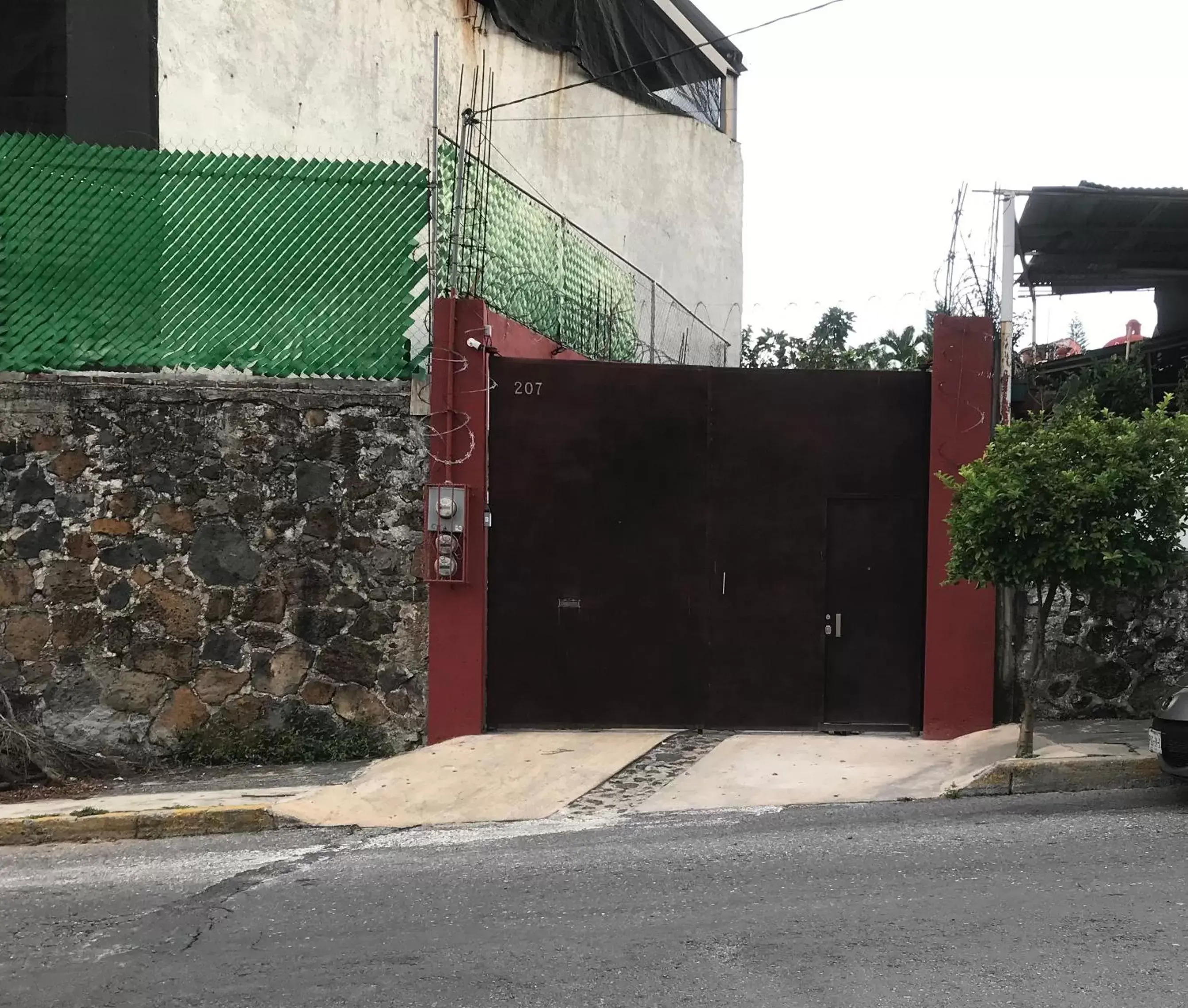 Facade/entrance, Property Building in Villa familiar El Ciruelo