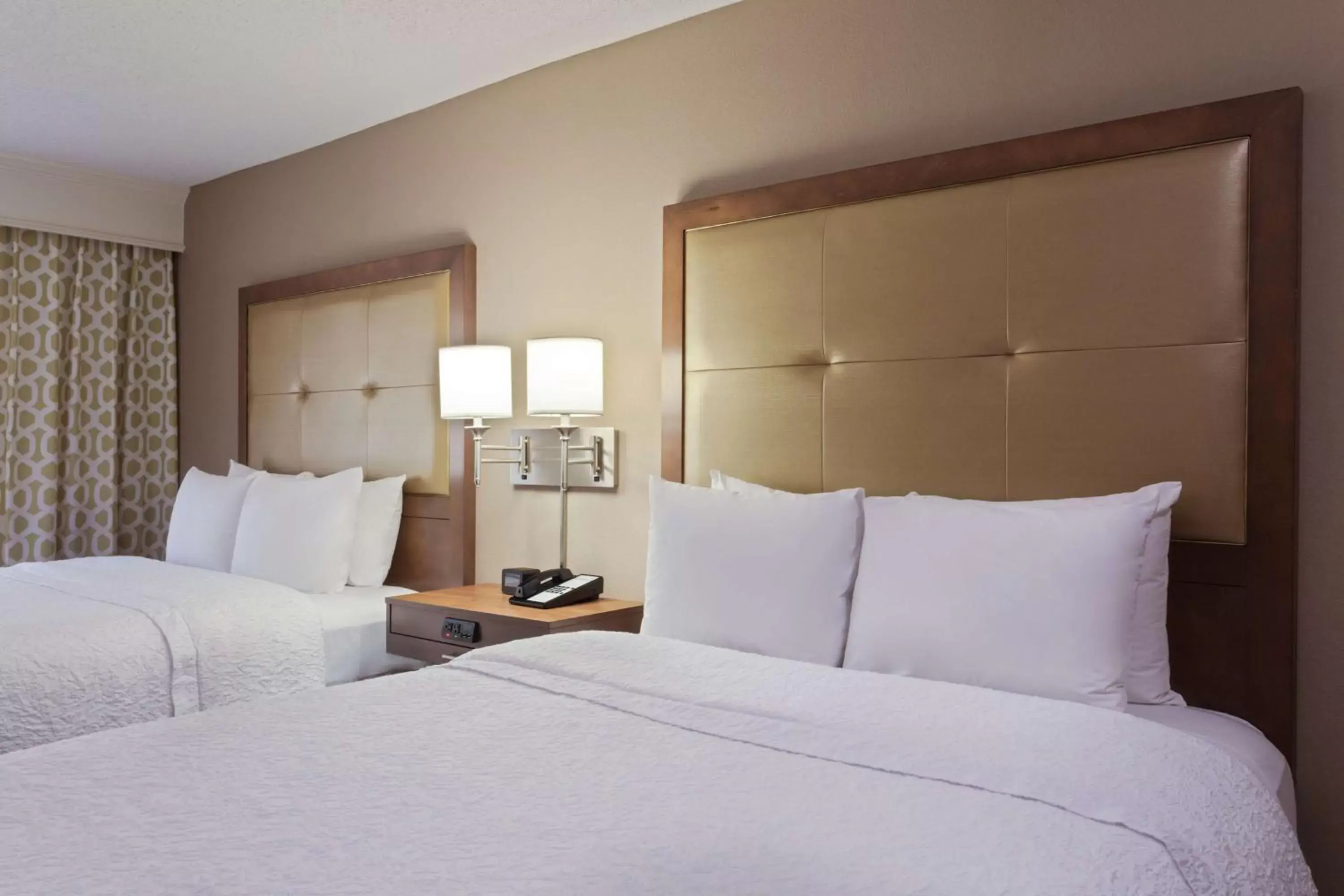 Bed in Hampton Inn & Suites Atlanta/Duluth/Gwinnett