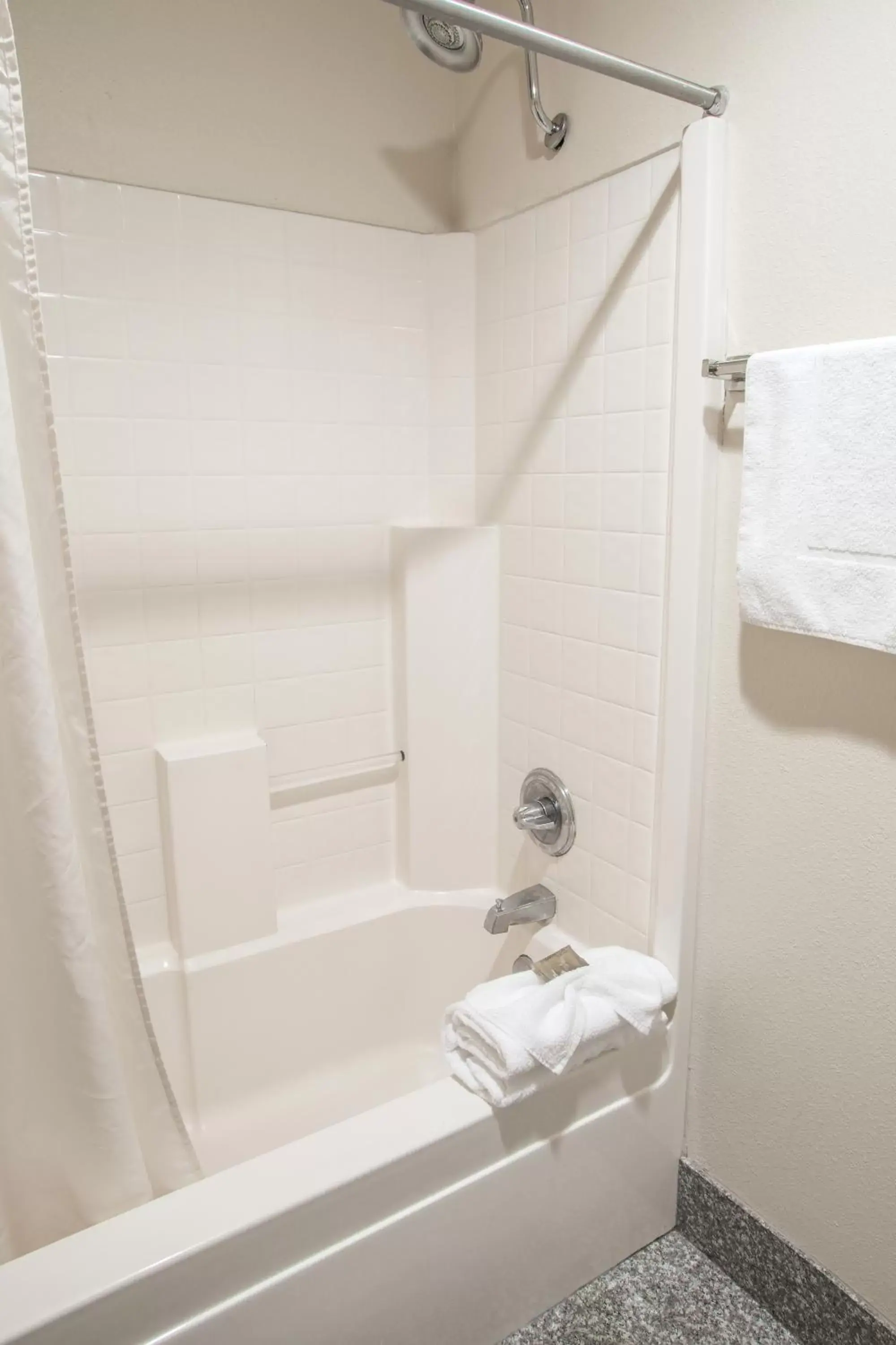 Shower, Bathroom in Cedars Inn