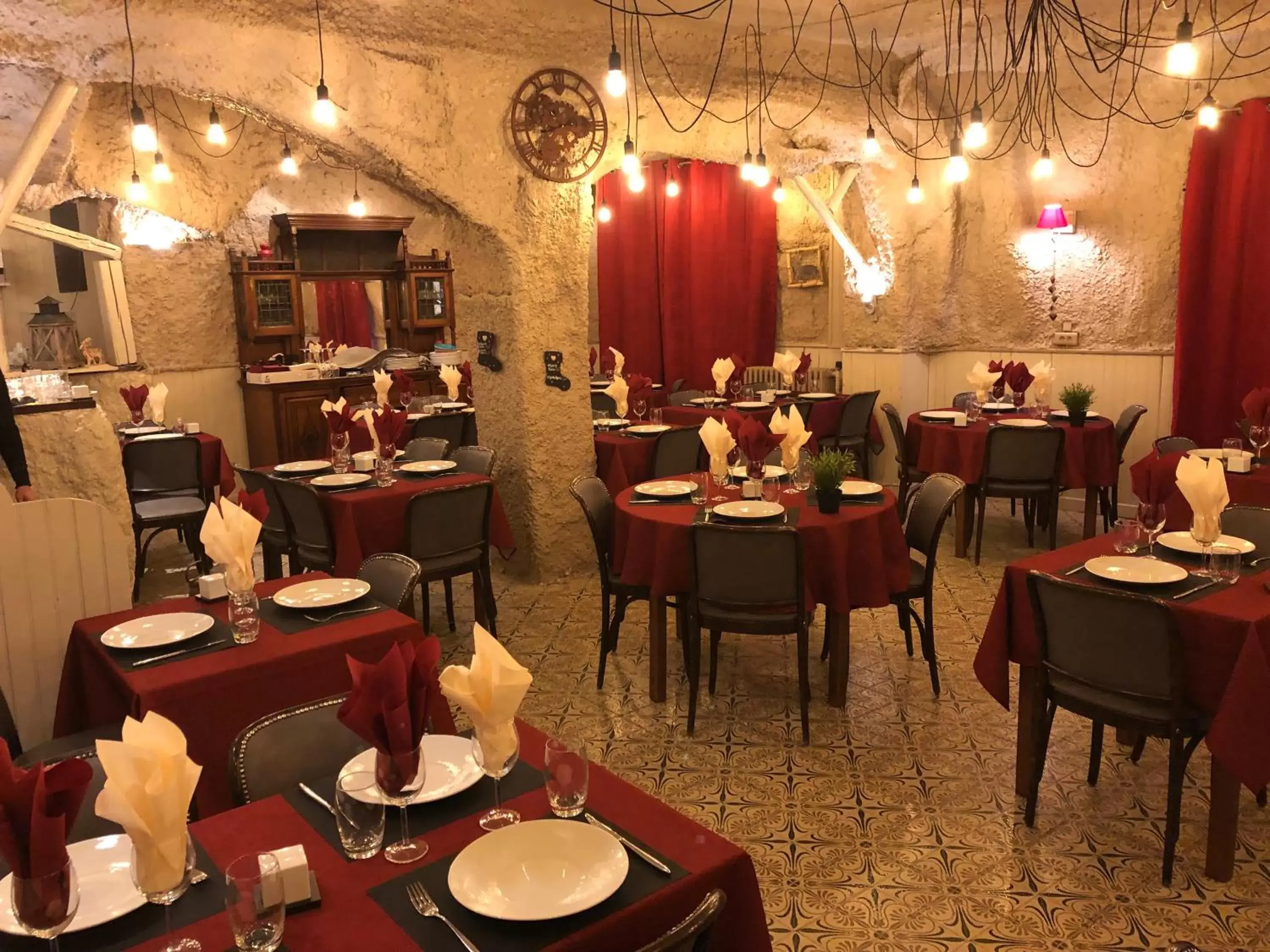 Restaurant/Places to Eat in Auberge de la Paix