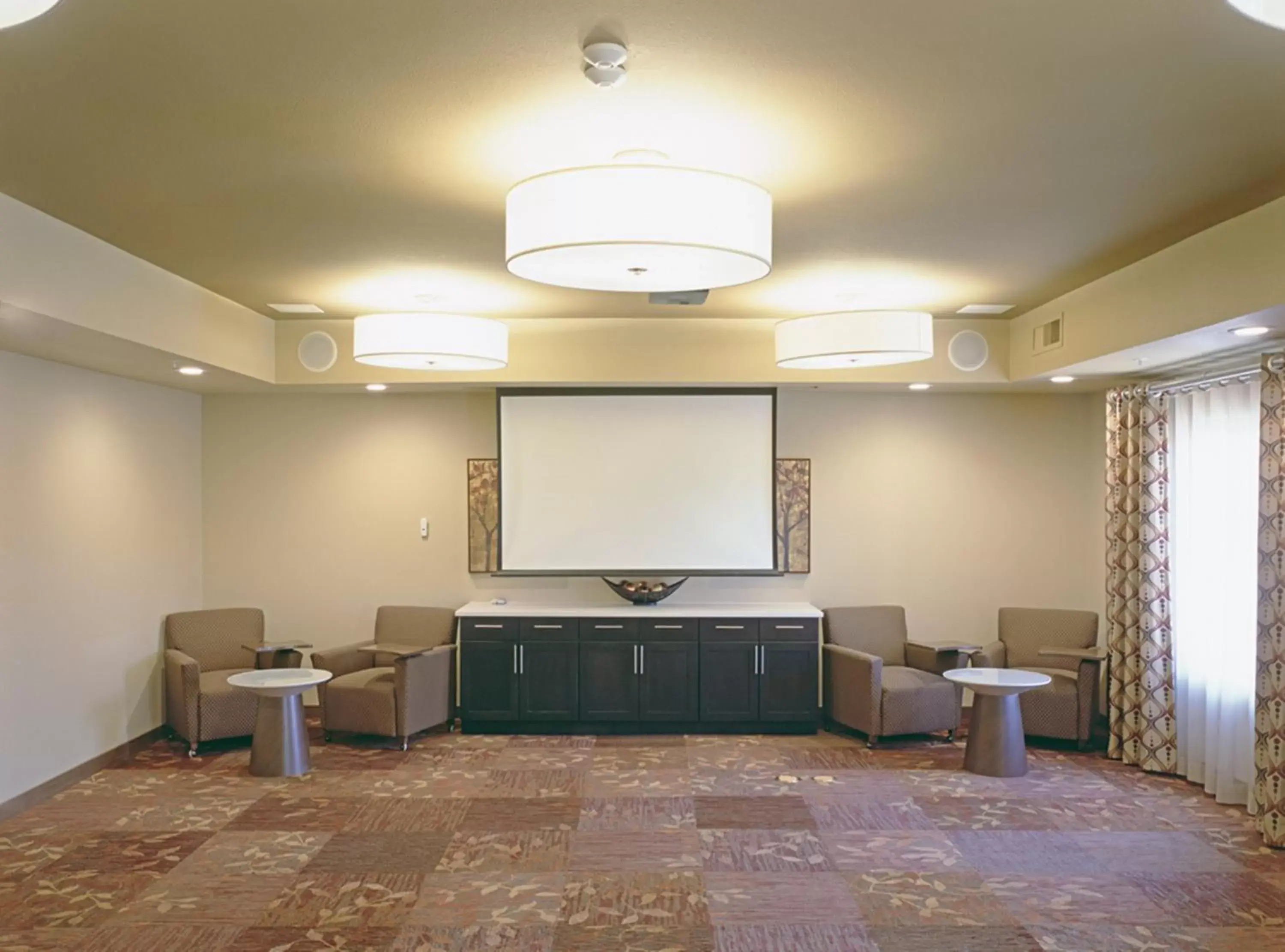Meeting/conference room in Candlewood Suites Fort Collins, an IHG Hotel