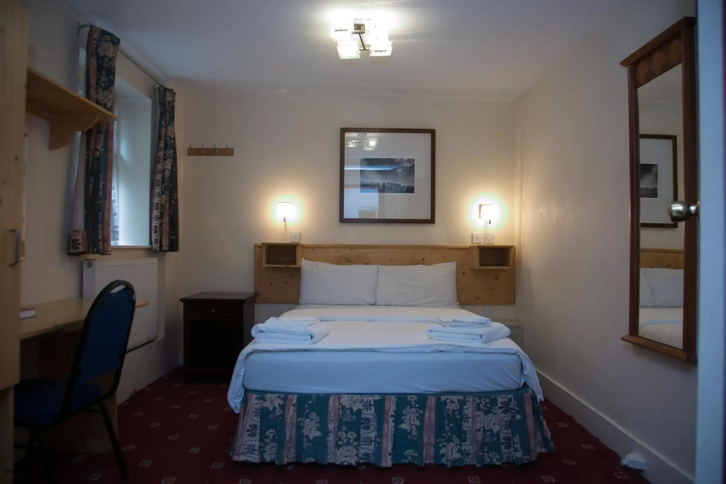 Bedroom, Bed in Bridge Park Hotel