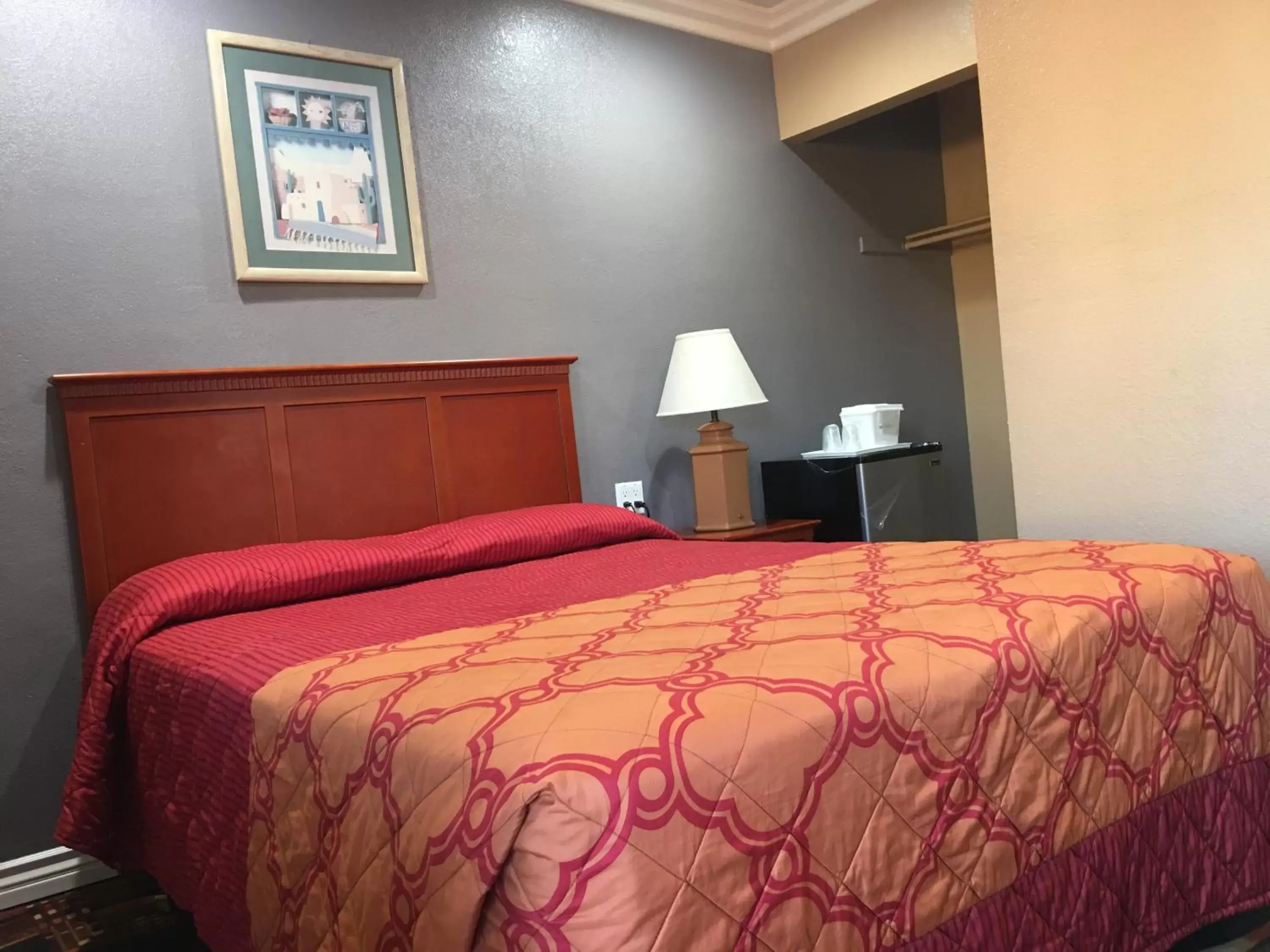 Bed in Budget Inn LAX-Lawndale Bed in Budget Inn LAX-Lawndale