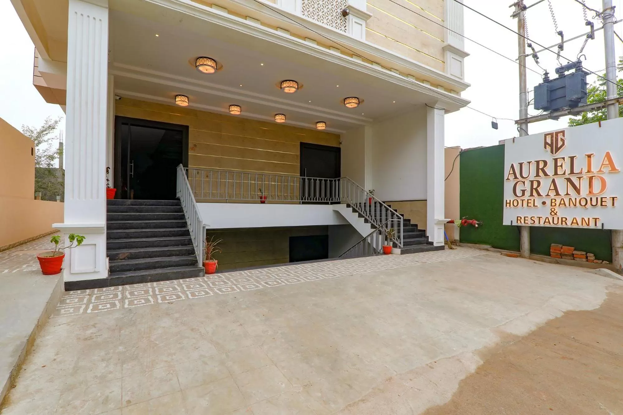 Facade/entrance in FabHotel Aurelia Grand