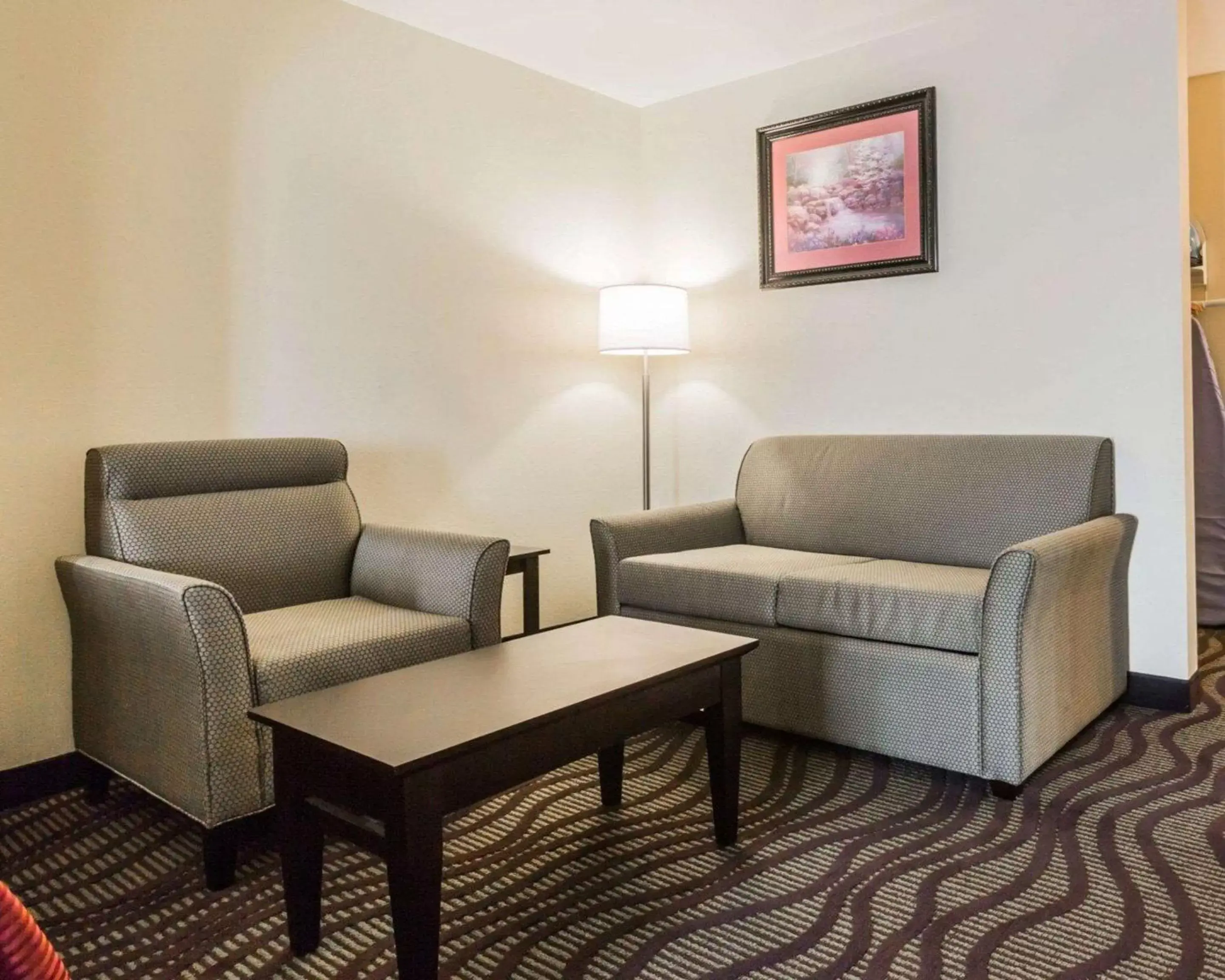 Photo of the whole room, Seating Area in Quality Inn & Suites near Coliseum and Hwy 231 North