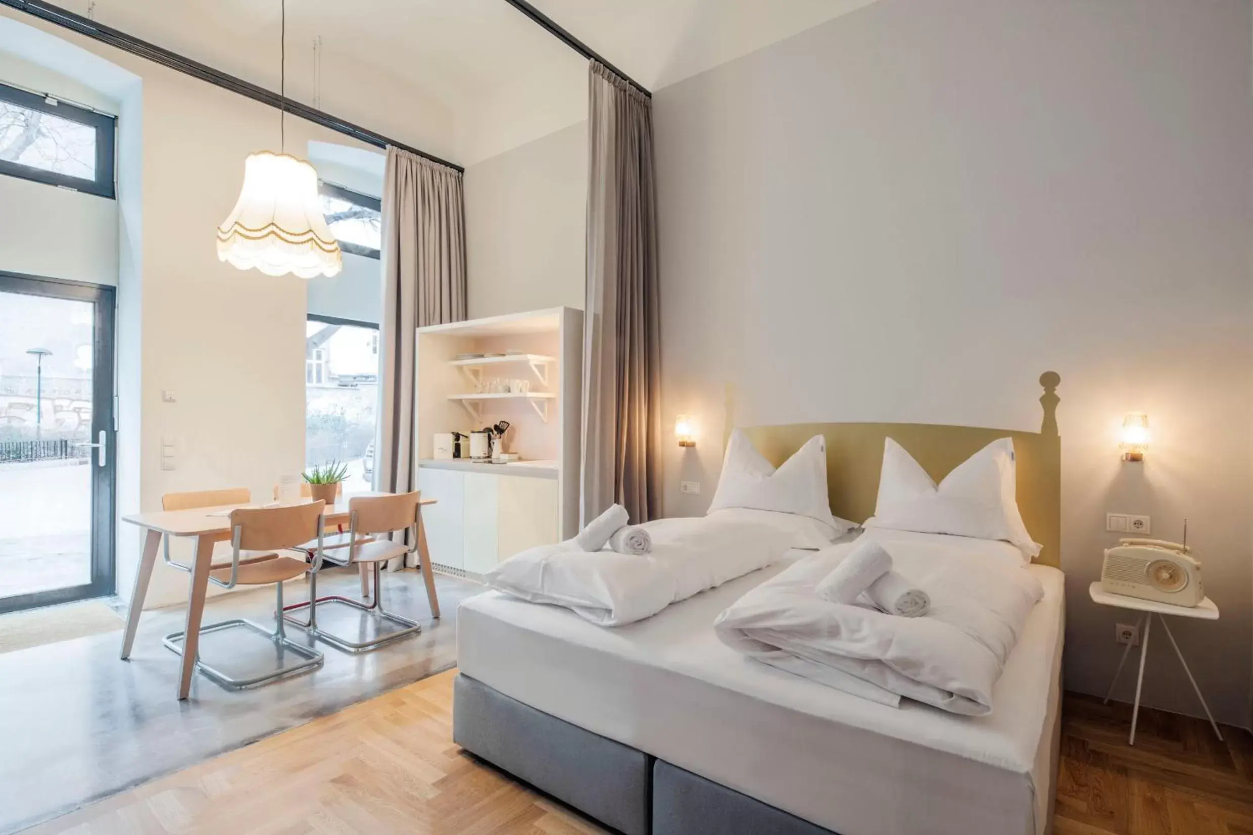 Kitchen or kitchenette, Bed in grätzlhotel Karmelitermarkt Kitchen or kitchenette, Bed in grätzlhotel Karmelitermarkt