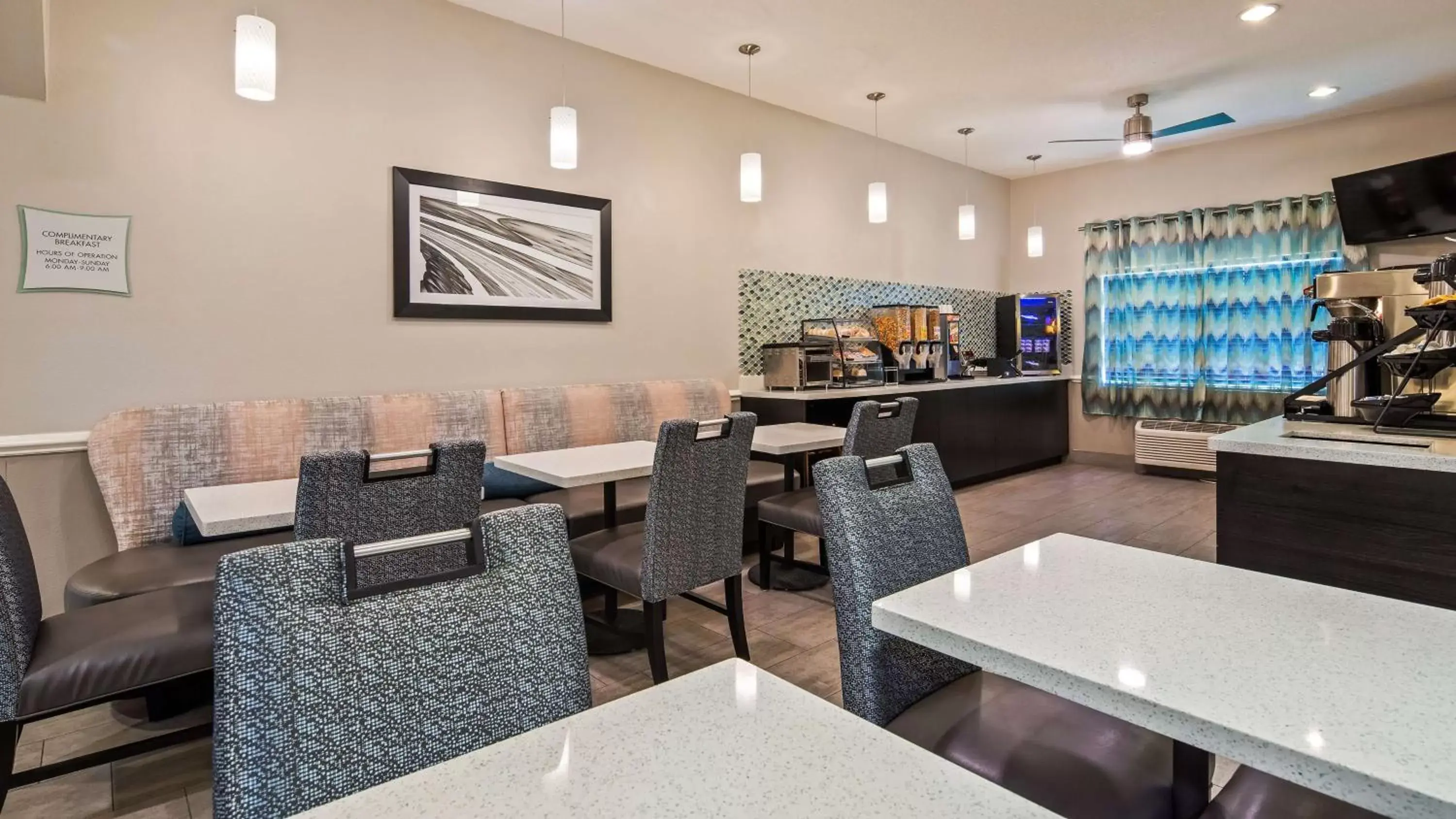 Restaurant/places to eat, Lounge/Bar in Best Western Mayport Inn and Suites