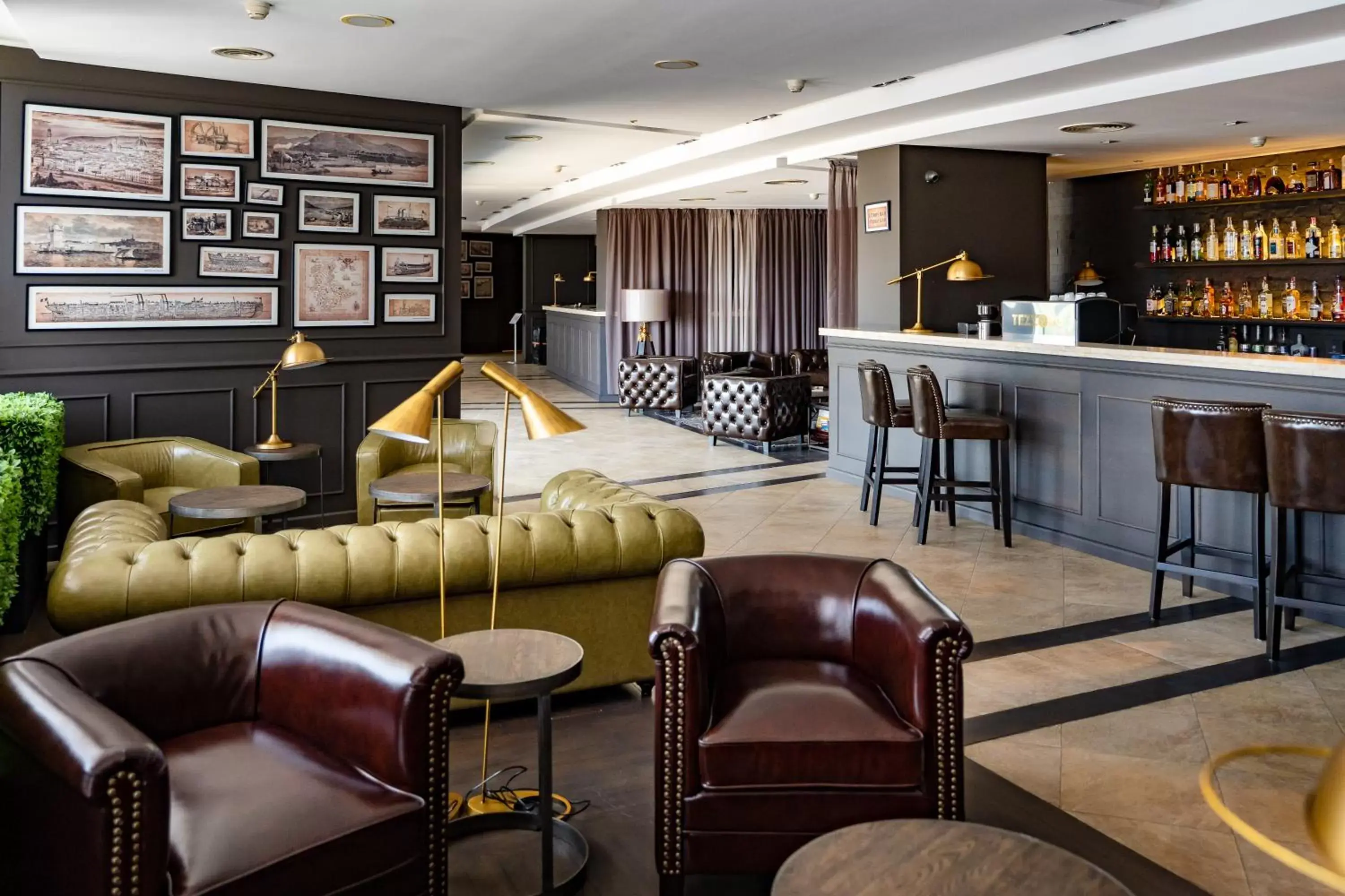 Lounge/Bar in Panorama Hotel - Free EV Charging Station