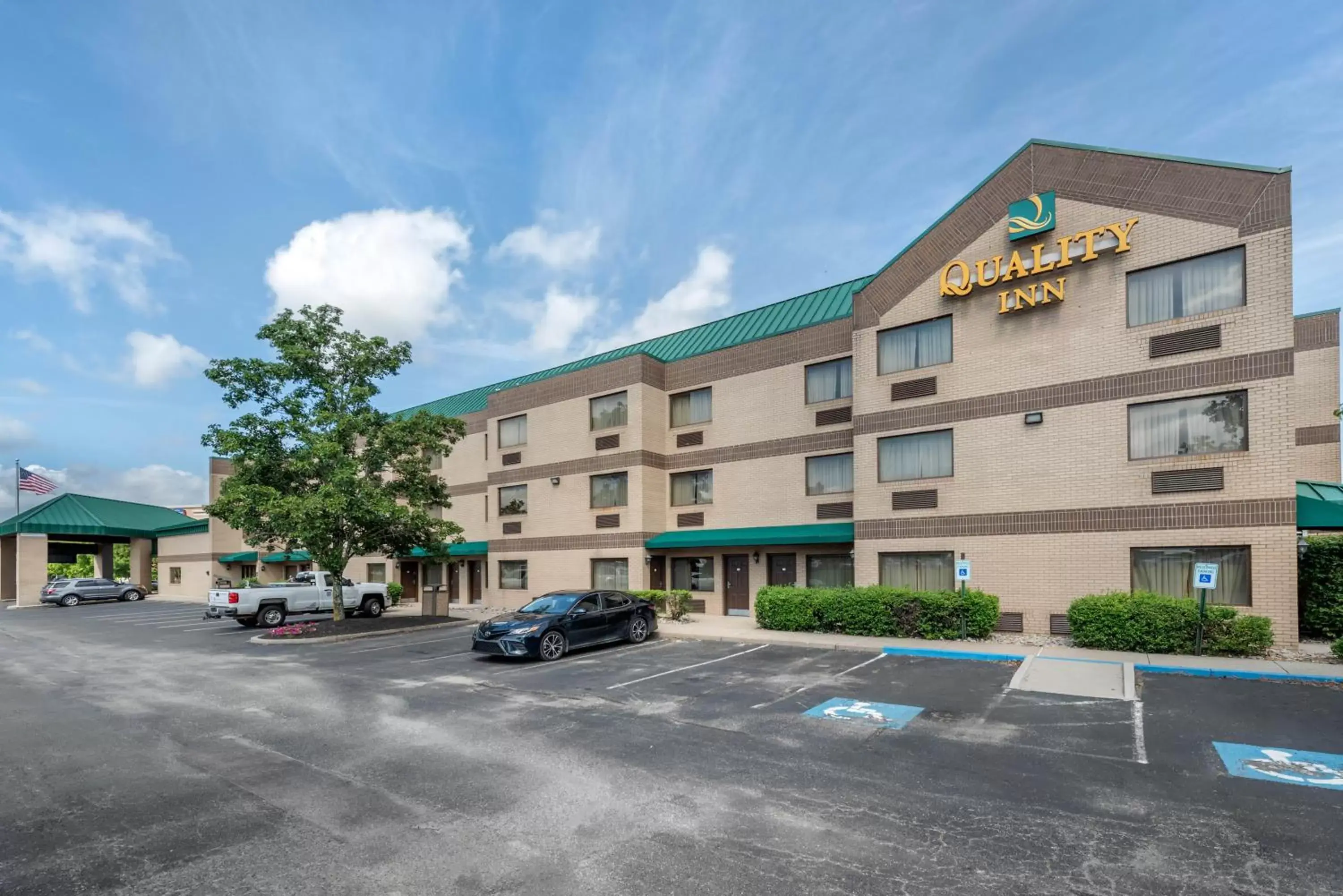 Property Building in Quality Inn Louisville