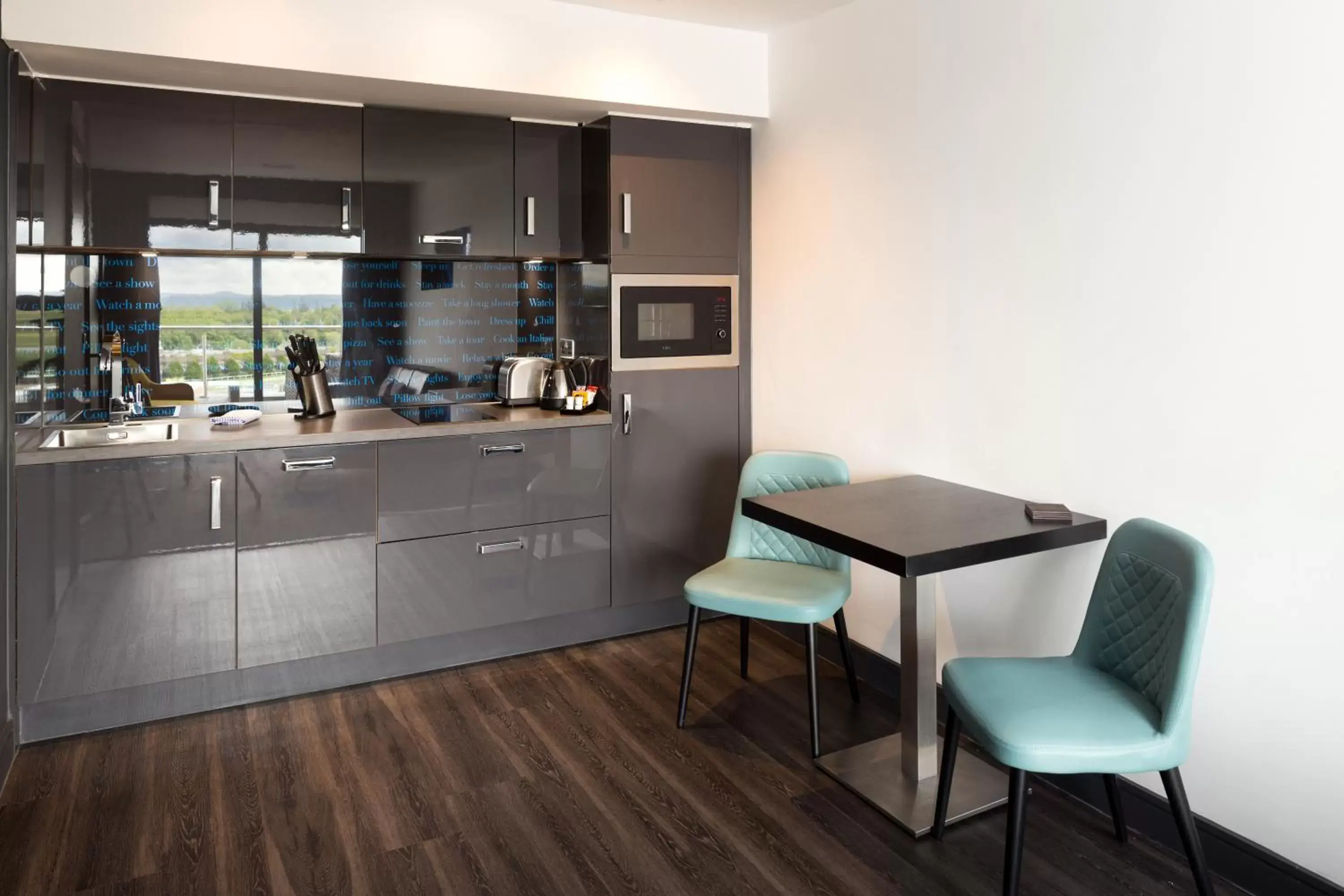Kitchen or kitchenette in Roomzzz Chester City