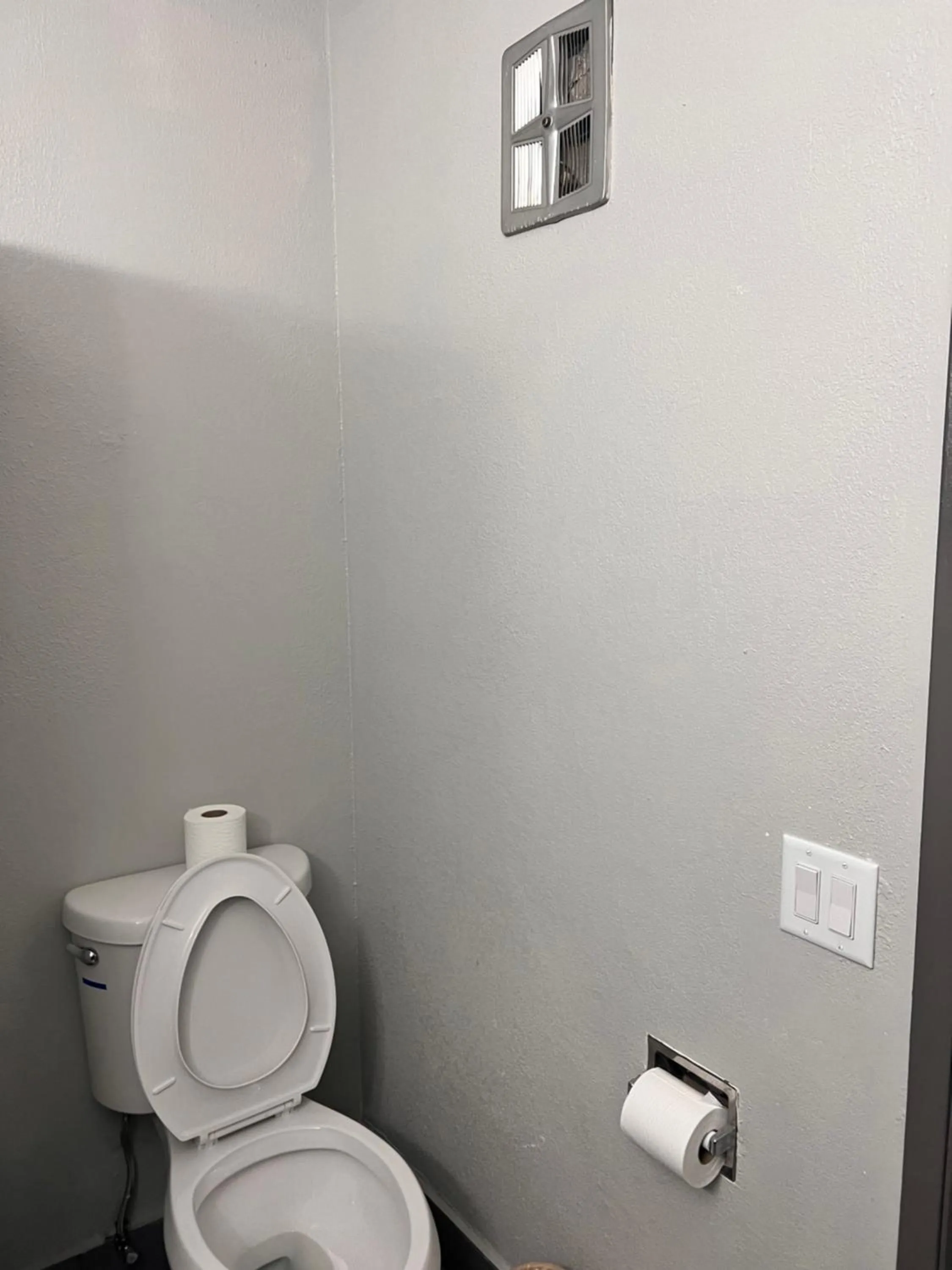 Bathroom in Suburban Studios Portage