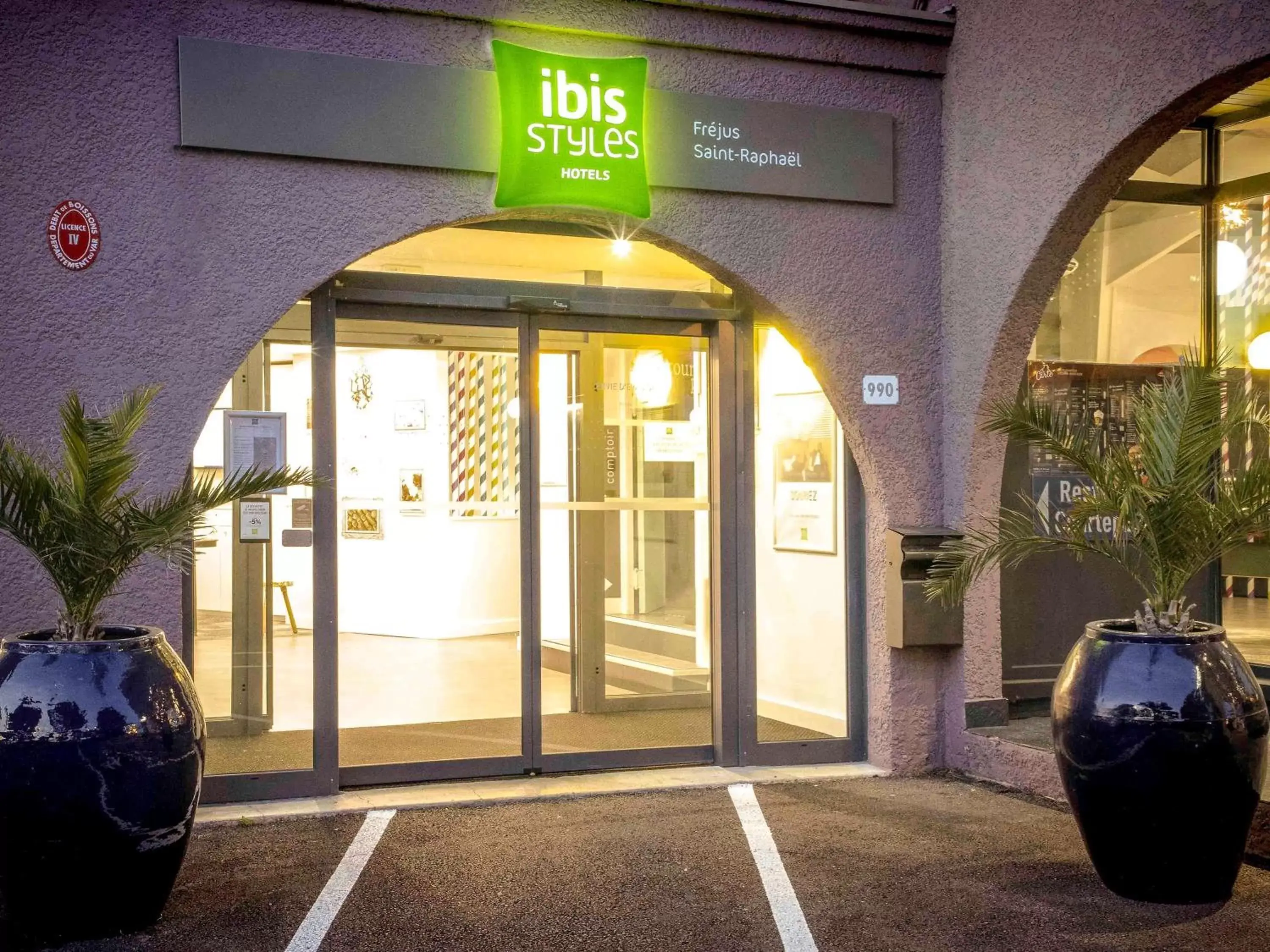 Property building in ibis Styles Fréjus St Raphael